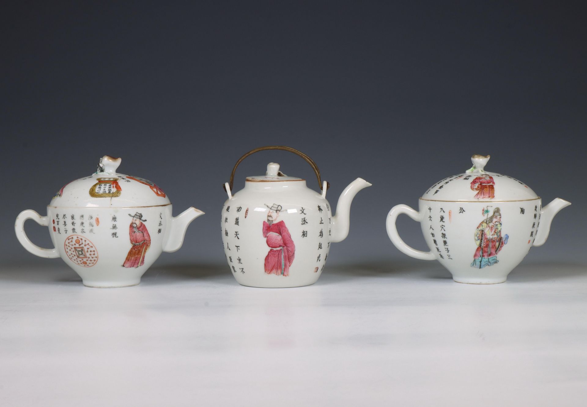 China, three famille rose porcelain 'Wu Shuang Pu' teapots and covers, 19th century, - Bild 2 aus 6