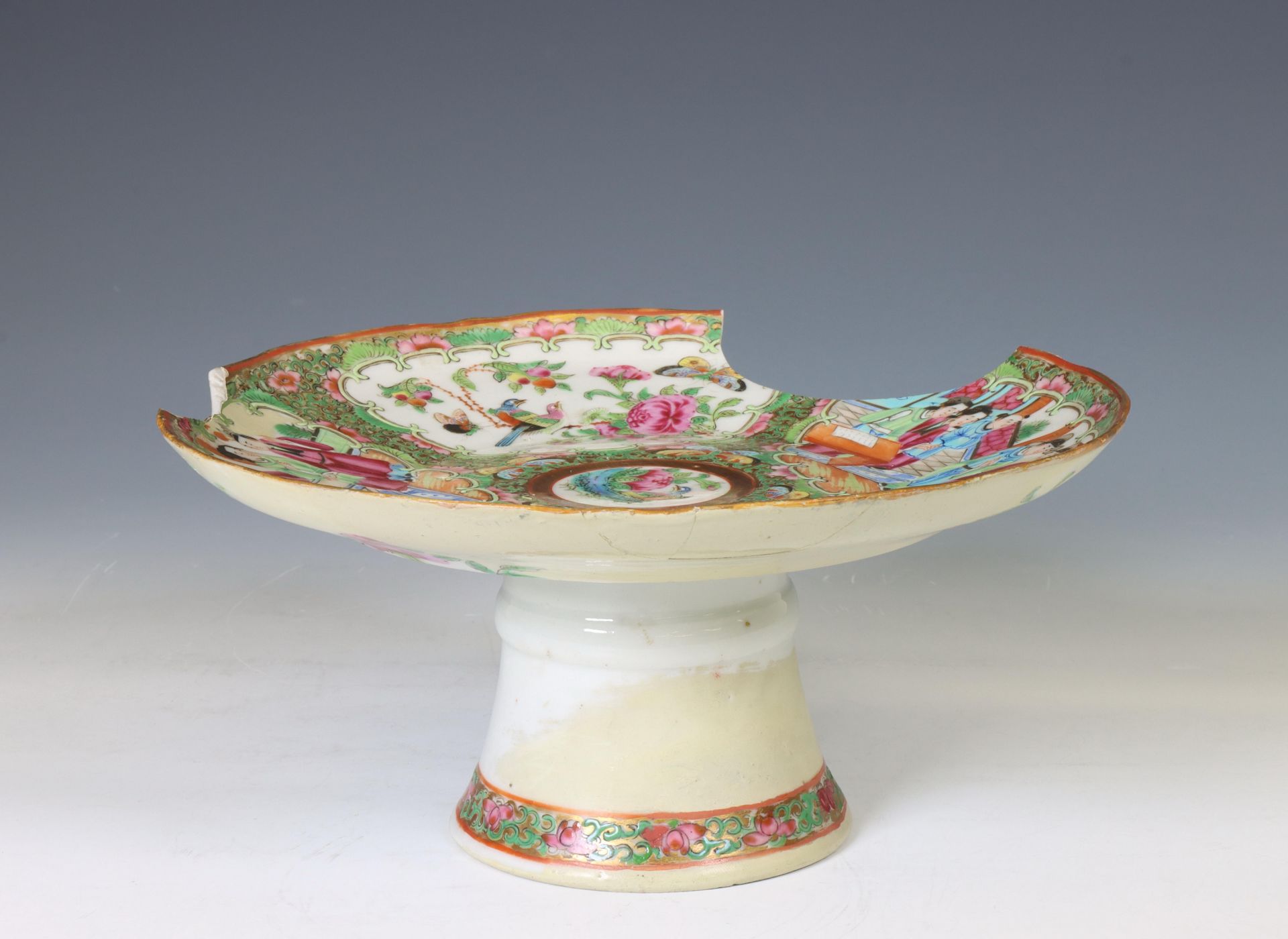 China, a Canton famille rose porcelain coffee- and tea-service, 19th century, - Bild 2 aus 2