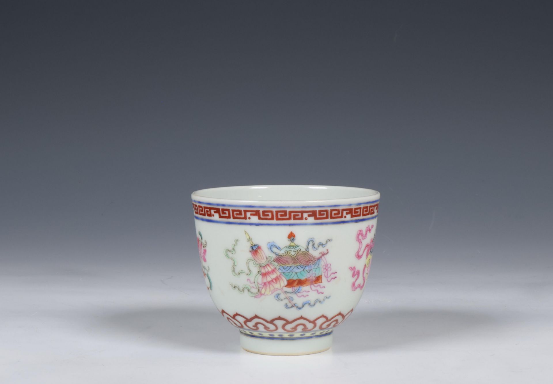 China, famille rose porcelain 'bajixiang' cup, early 20th century, - Bild 2 aus 6