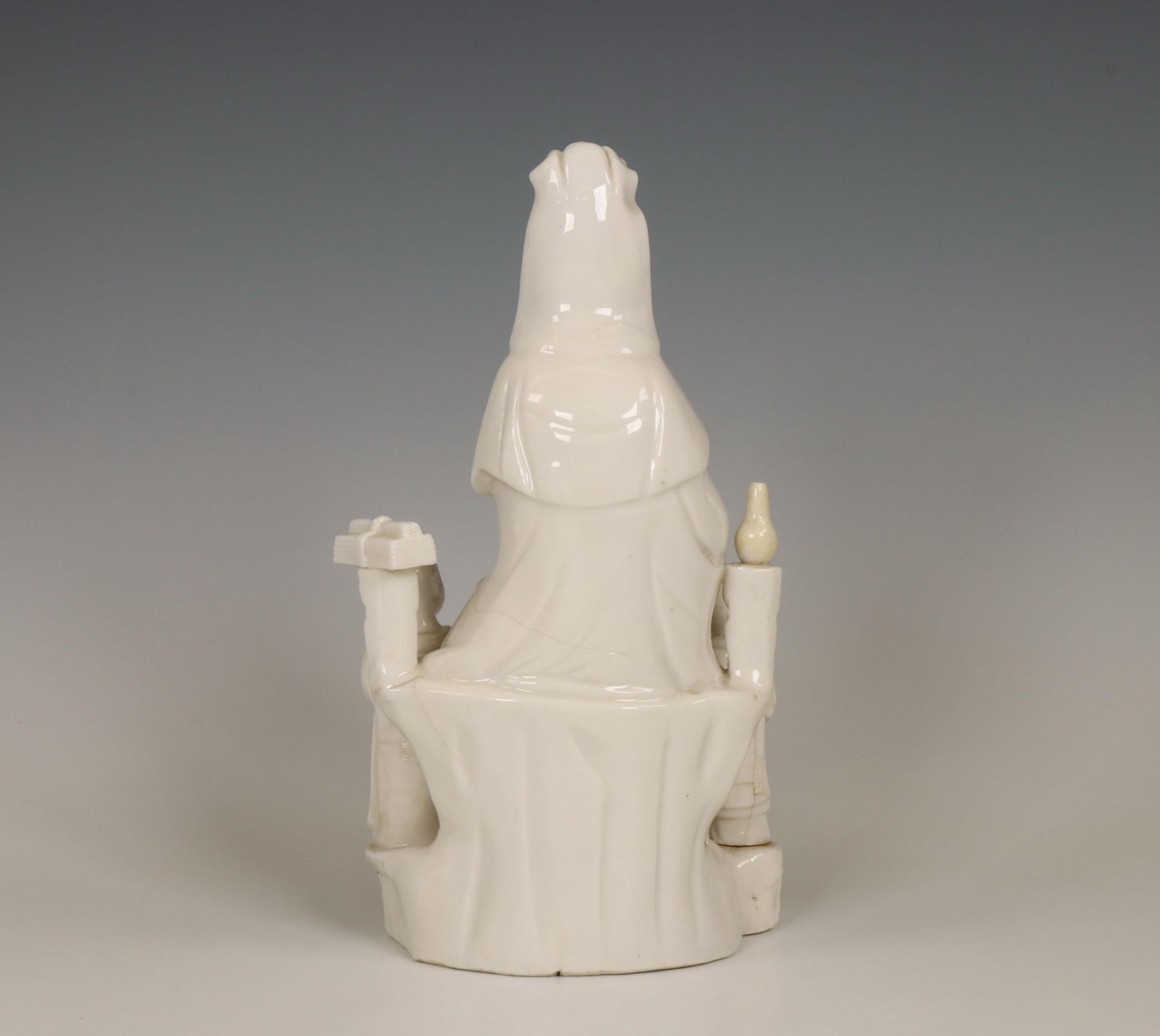 China, a Dehua porcelain model of Guanyin, 18th-19th century, - Bild 3 aus 3