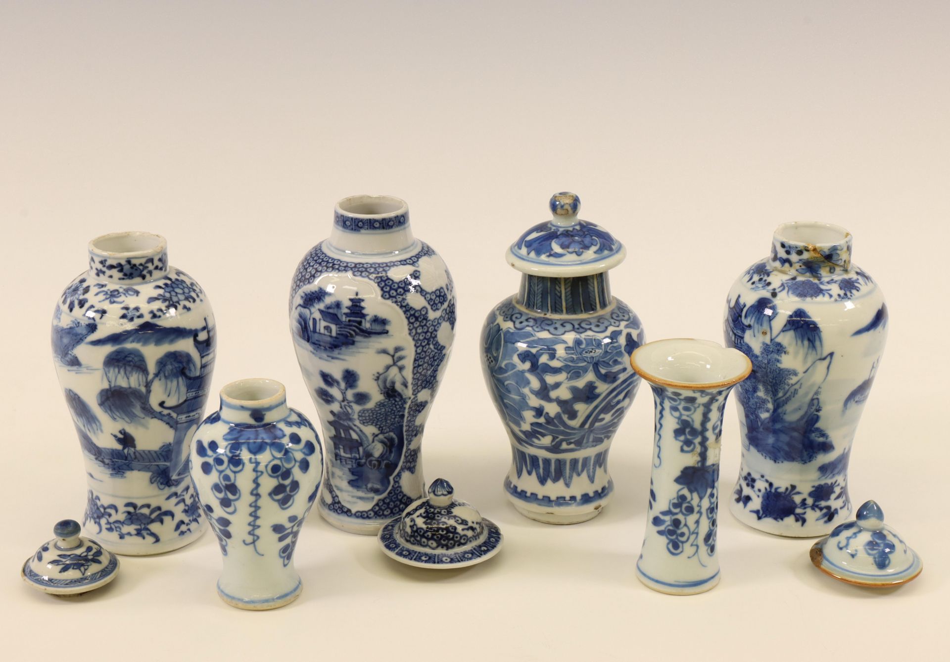 China, six various blue and white porcelain miniature vases, 18th-19th century, - Bild 2 aus 3