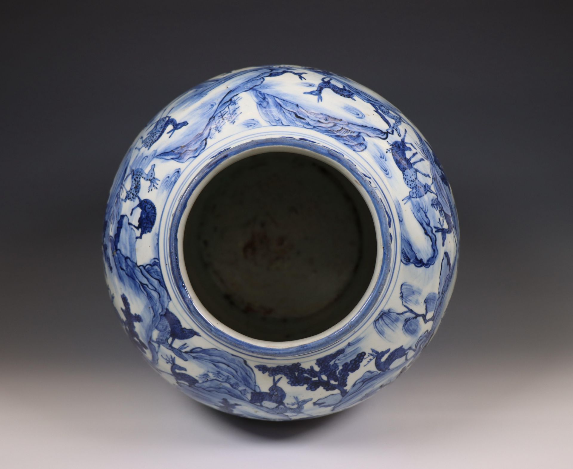 China, blue and white porcelain 'one hundred deer' baluster vase, late Qing dynasty (1644-1912), - Image 4 of 6