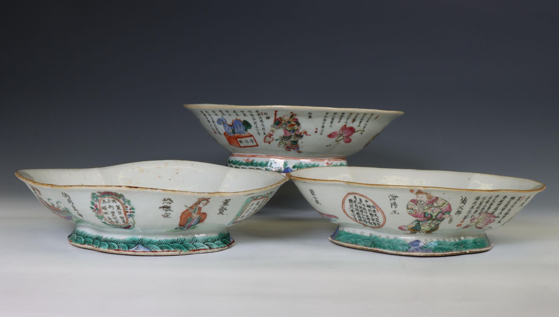 China, three famille rose porcelain 'Wu Shuang Pu' tazza's, late 19th century, - Bild 2 aus 2