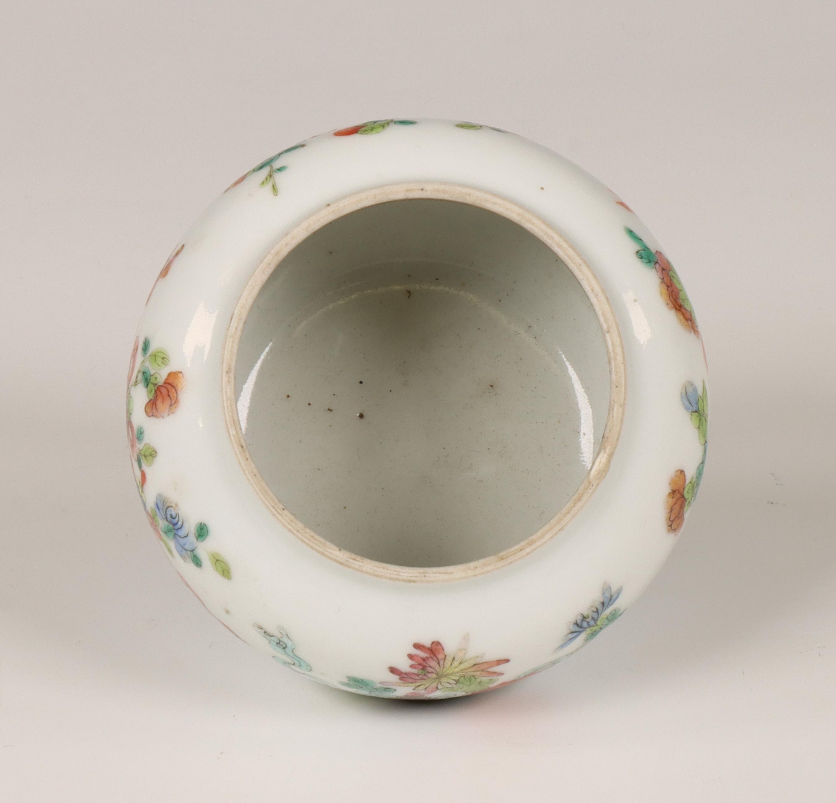 China, a famille rose porcelain 'Eight Buddhist Emblems' water pot, 19th/ 20th century, - Image 4 of 7