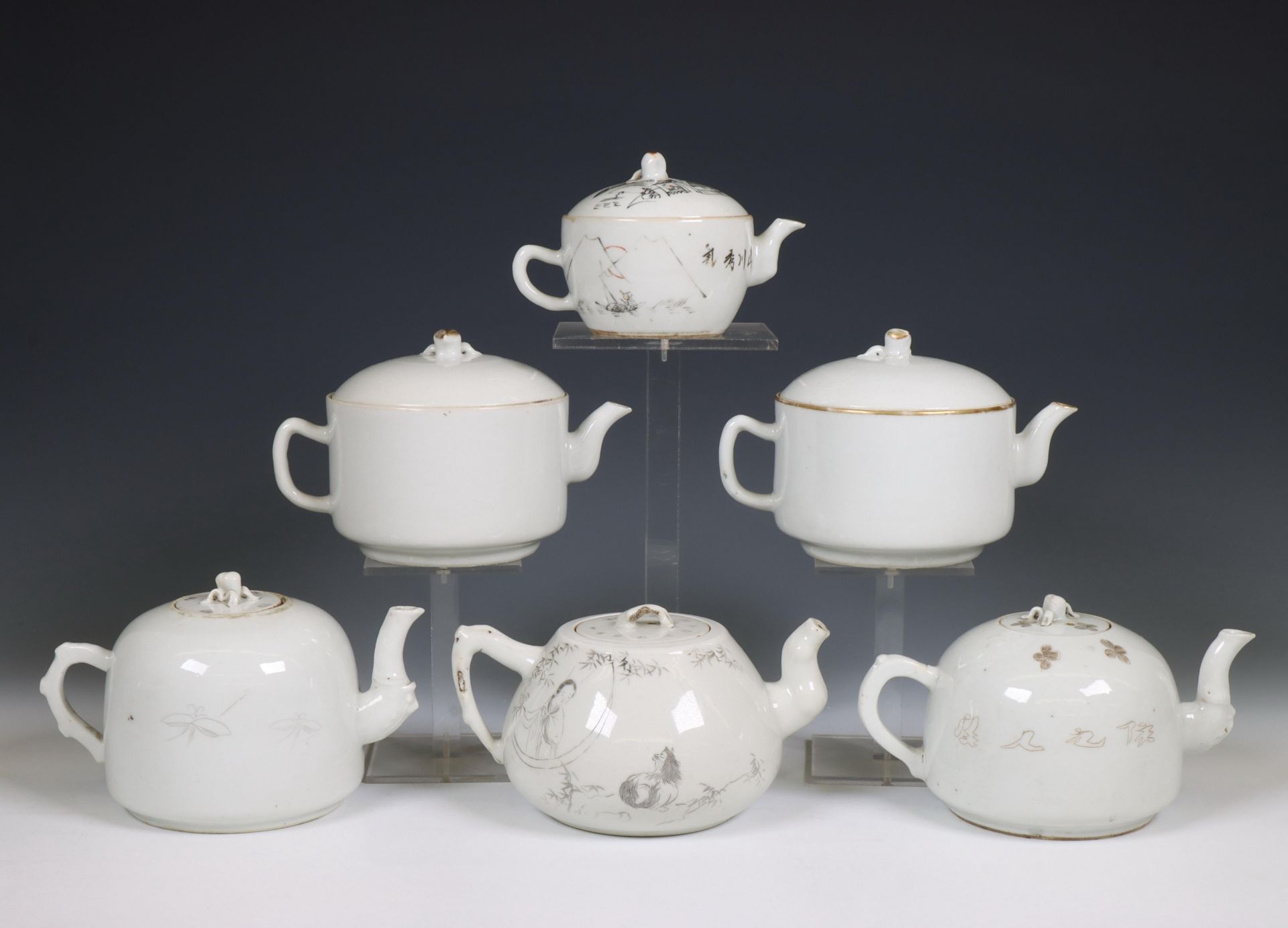 China, six various white-glazed and grisaille-decorated teapots and covers, 20th century, - Bild 2 aus 5