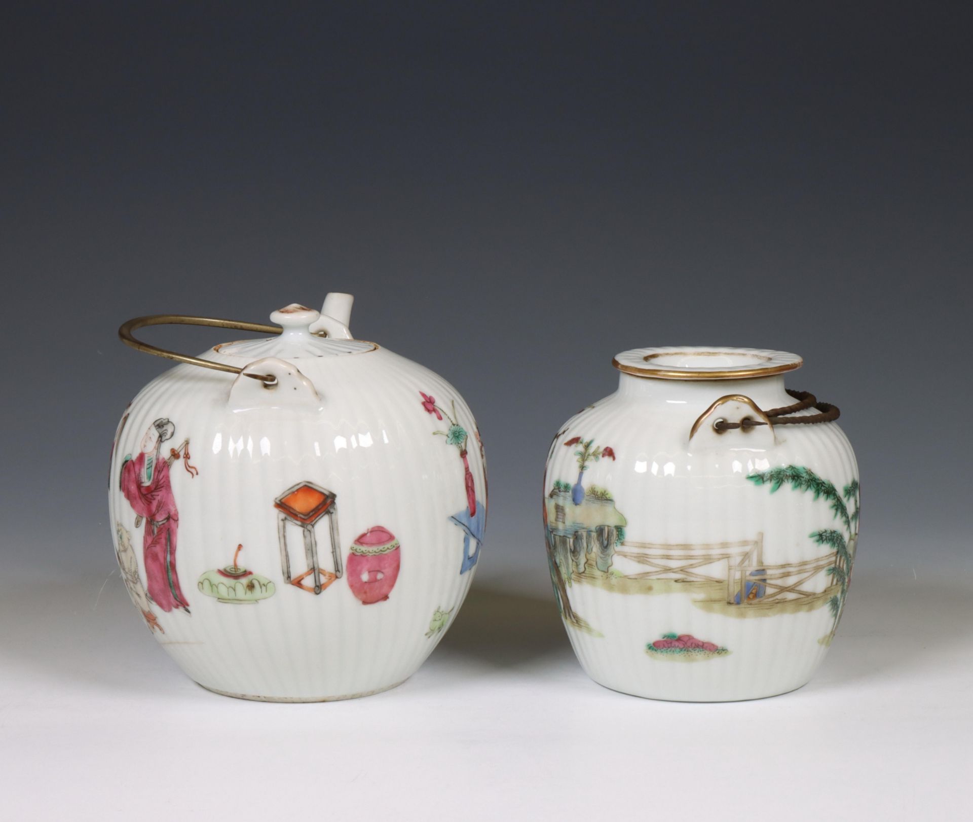 China, two famille rose porcelain ribbed teapots, 19th-20th century, - Bild 3 aus 4