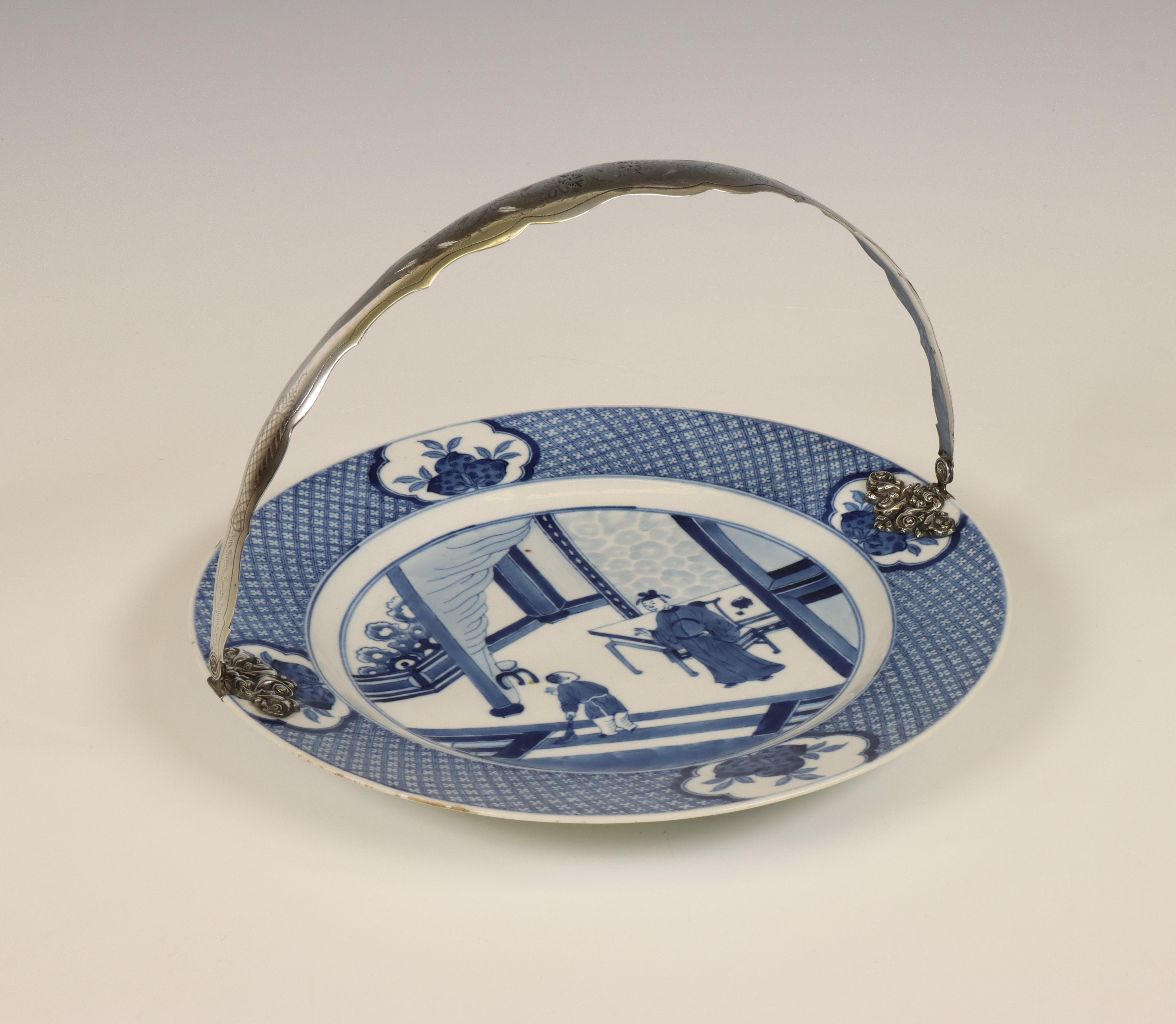 China, silver-mounted blue and white porcelain dish, Kangxi period (1662-1722), the Dutch silver 19t