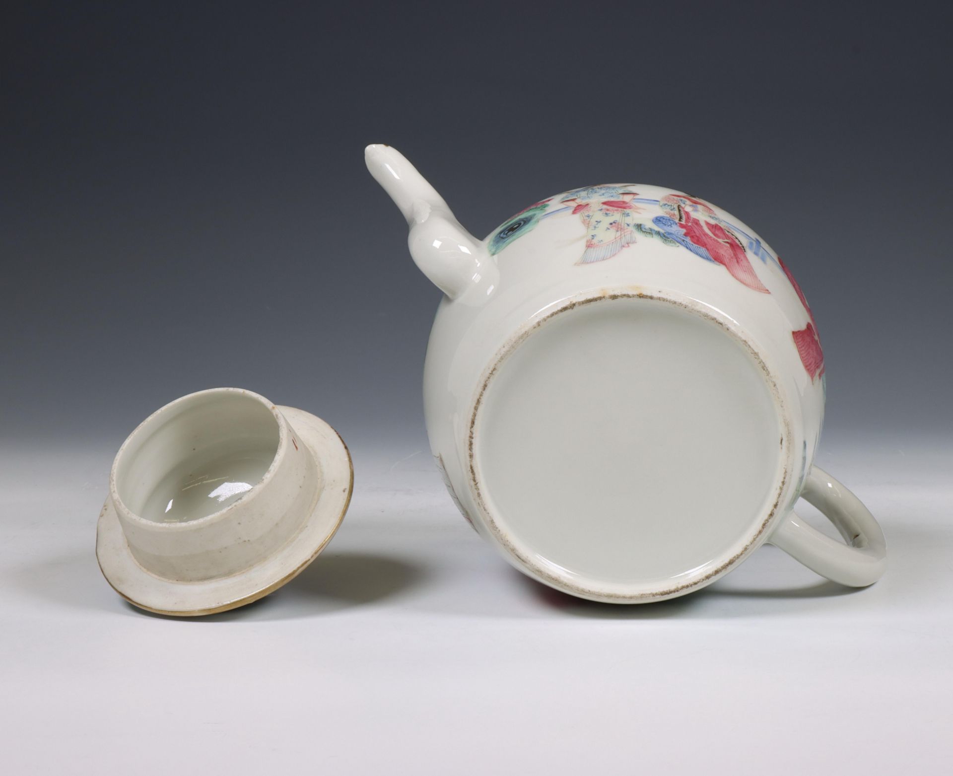 China, a famille rose porcelain teapot and cover, 19th century, - Image 5 of 6