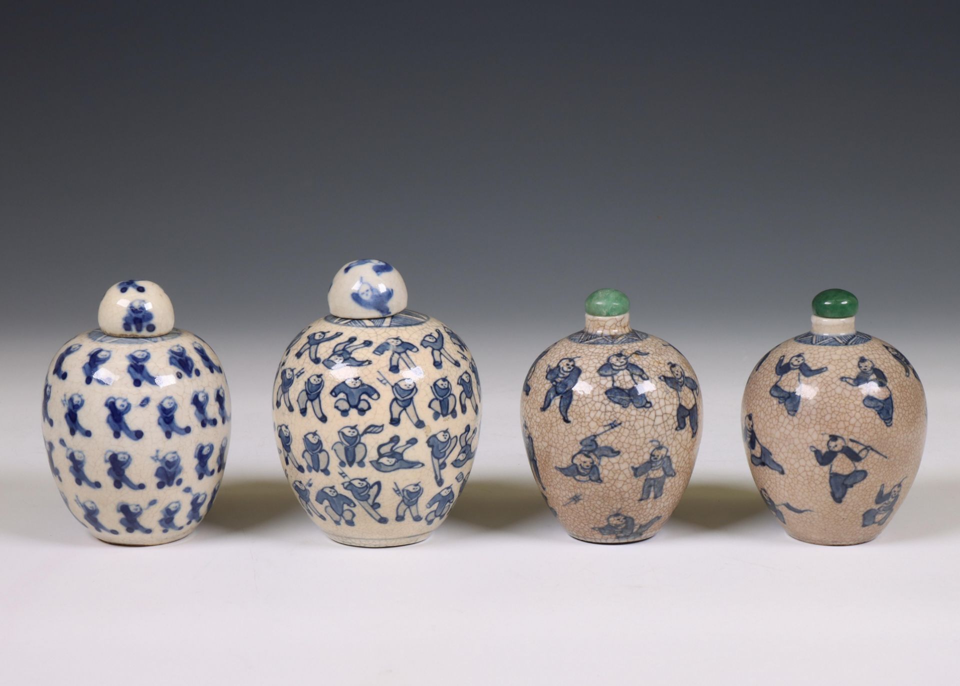 China, four soft paste blue and white 'one hundred boys' jarlets and covers, 19th century, - Bild 5 aus 5