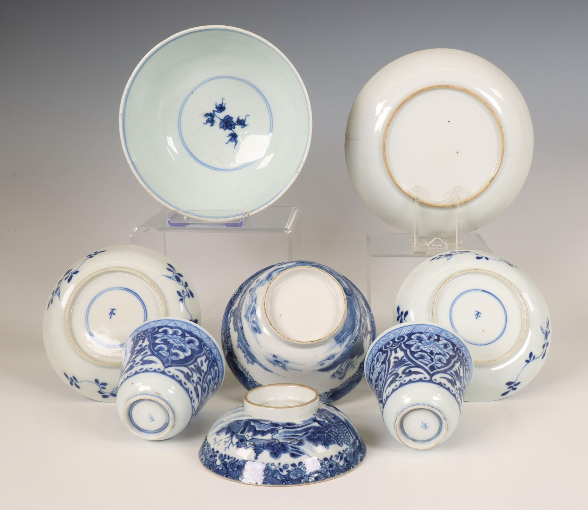 China, small collection of blue and white porcelain, 18th-19th century, - Bild 2 aus 2