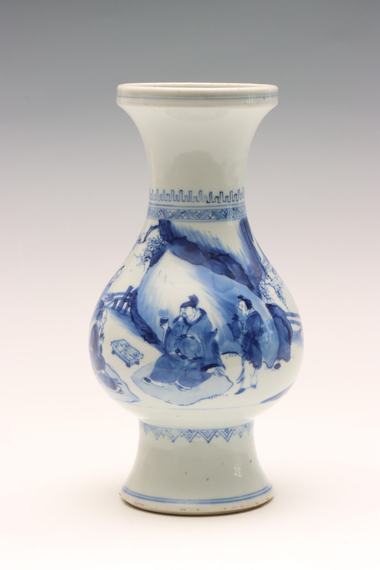 China, blue and white Transitional porcelain 'scholars' vase, mid-17th century, - Bild 8 aus 16