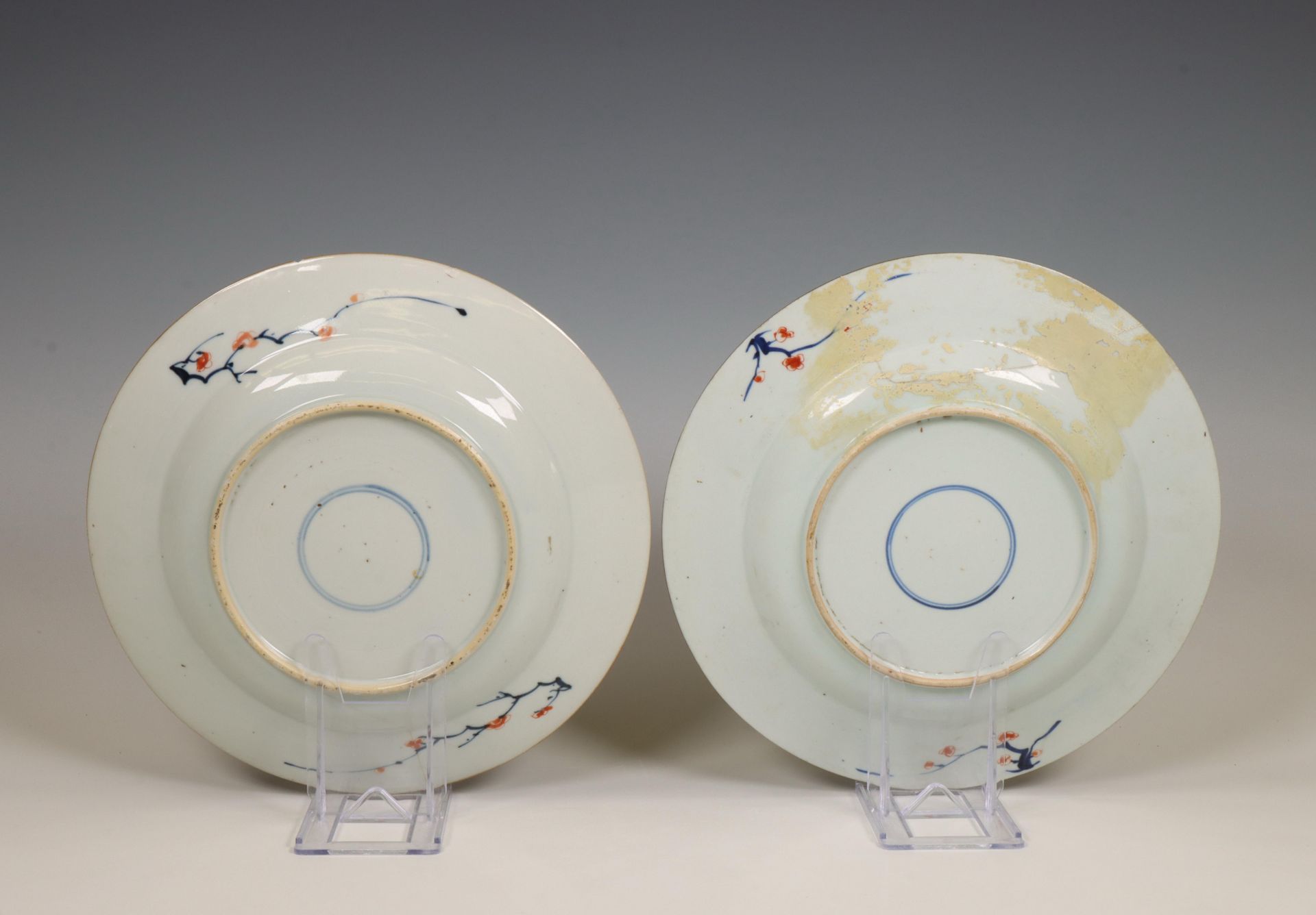 China, a pair of verte-Imari plates, 18th century, - Image 2 of 2