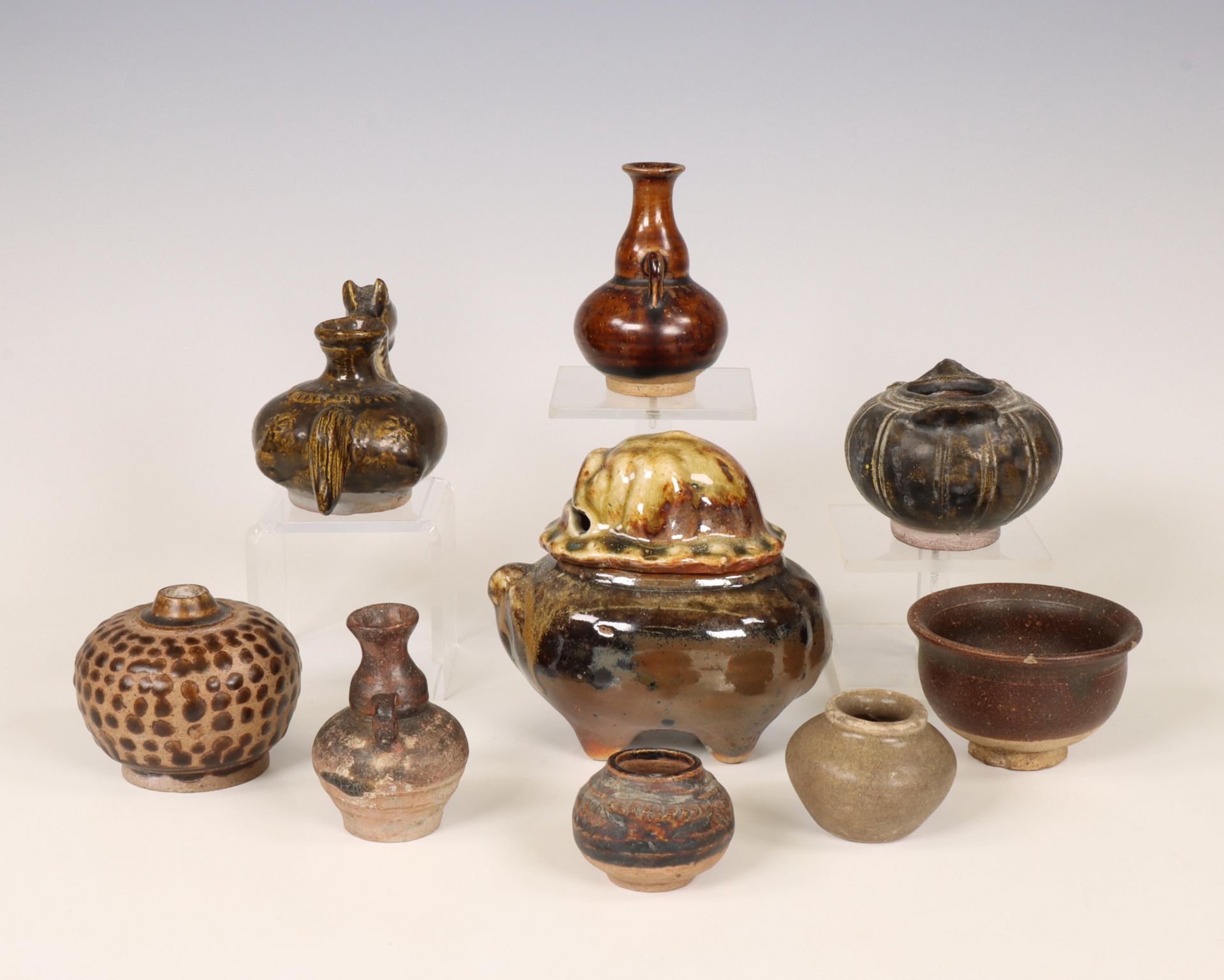 China, a collection of brown-glazed objects, possibly Song dynasty (960-1279) and later, - Bild 4 aus 4