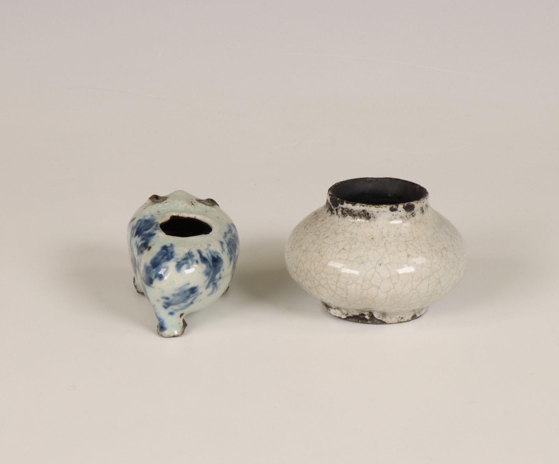 China, blue and white porcelain water dropper and an ink pot, Ming dynasty (1368-1644), - Image 6 of 6