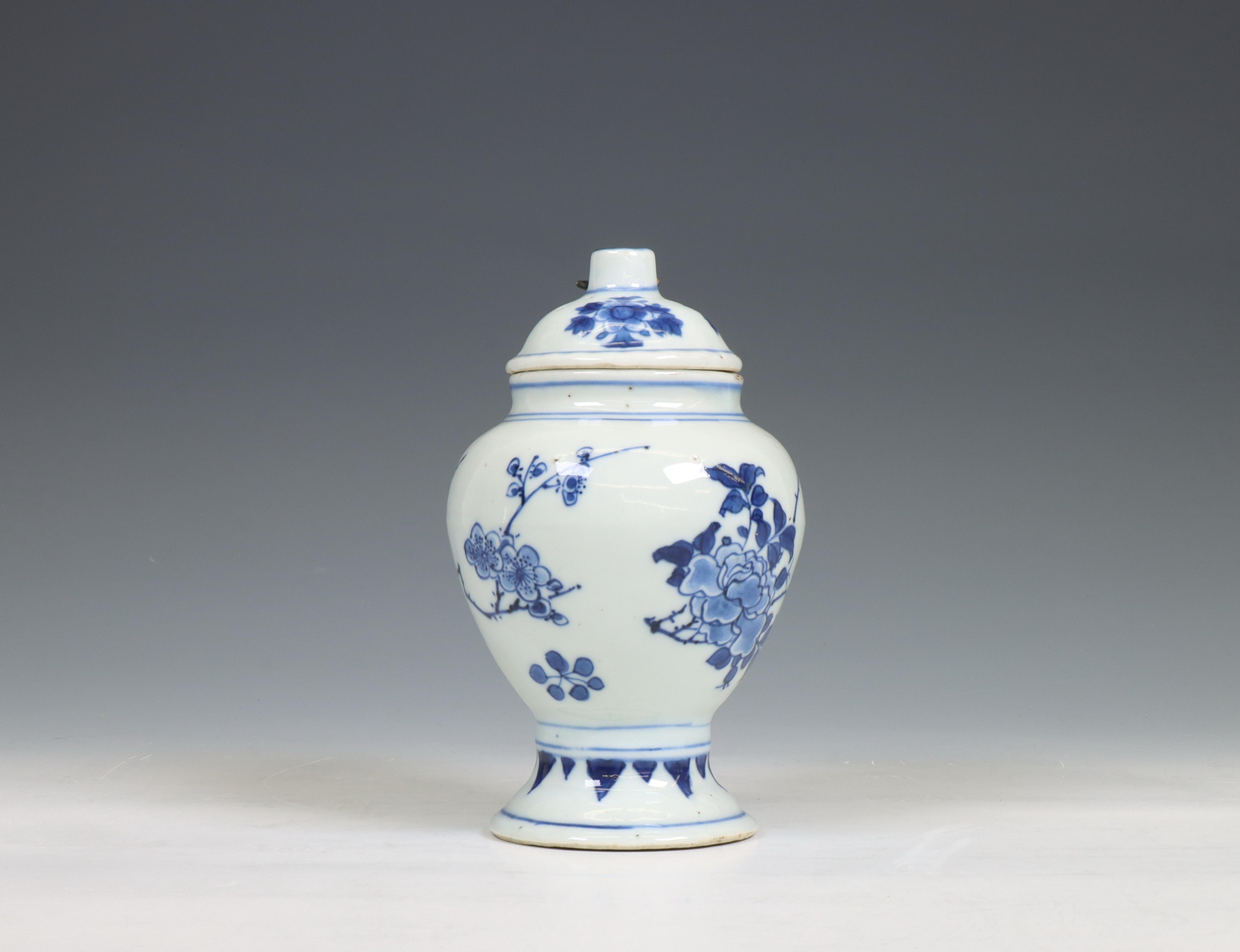 China, a Transitional silver-mounted blue and white mustard-pot and associated cover, mid 17th centu - Image 3 of 6