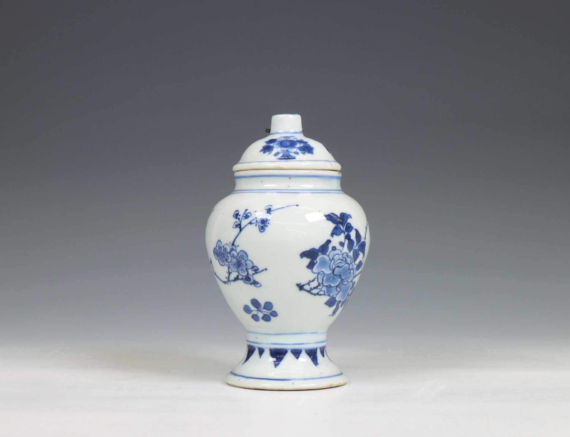 China, a Transitional silver-mounted blue and white mustard-pot and associated cover, mid 17th centu - Image 3 of 6