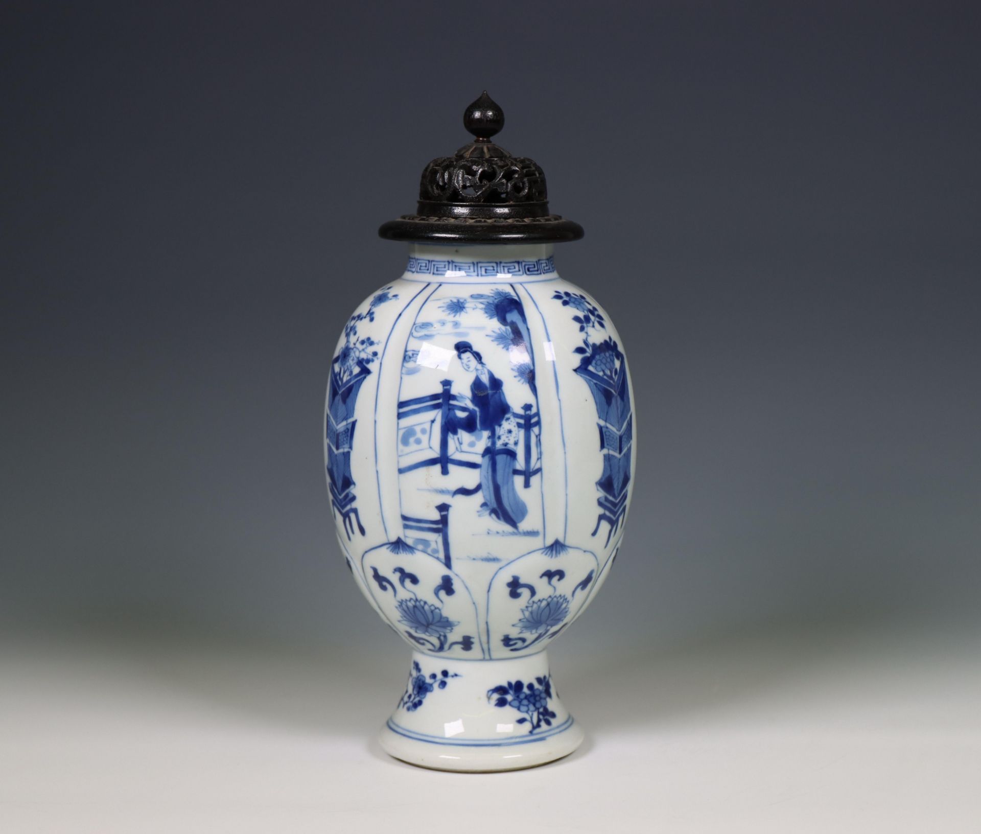 China, a blue and white porcelain oviform vase, Kangxi period (1662-1722), - Bild 5 aus 5