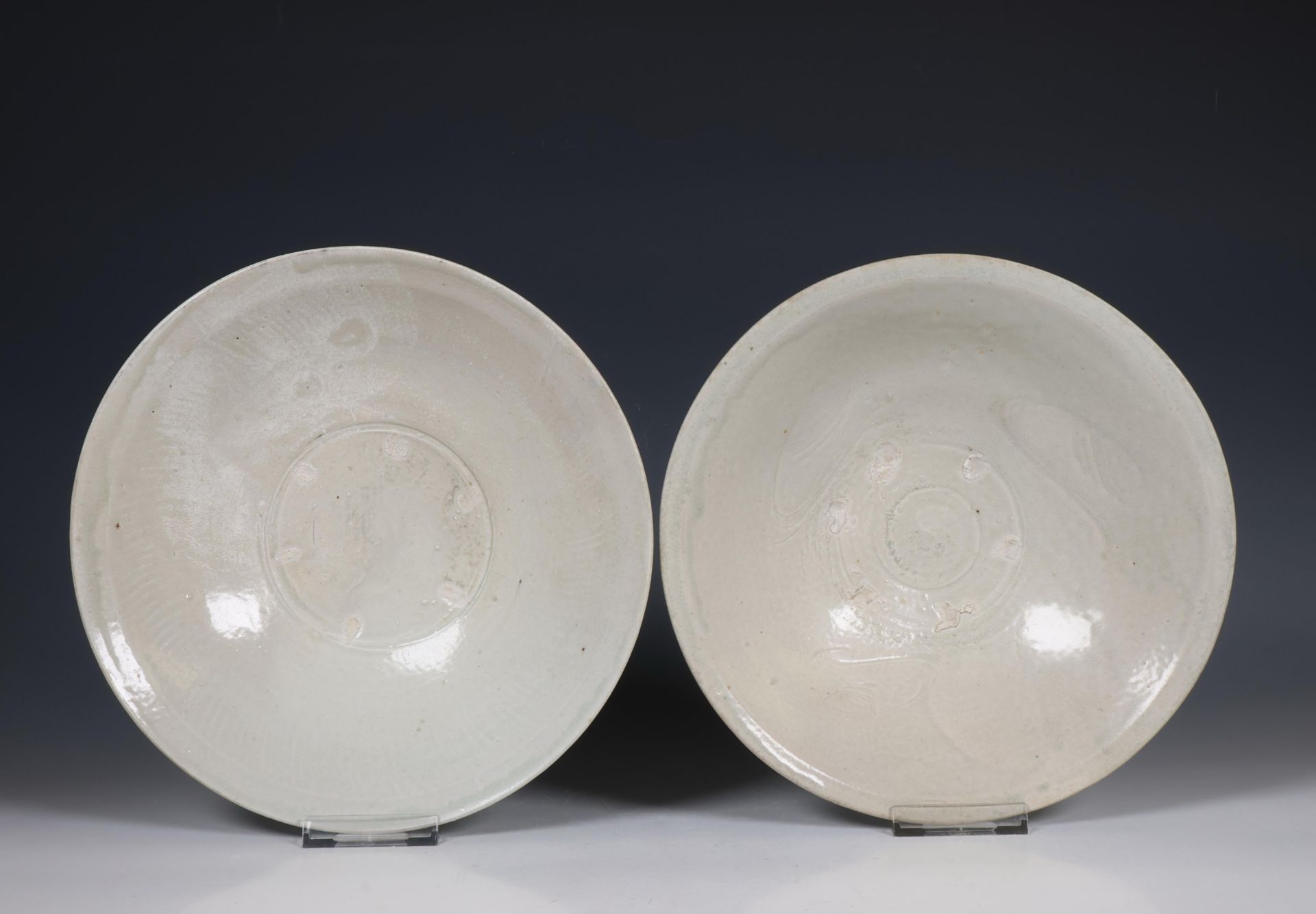 China, two celadon-glazed dishes, Northern Song dynasty, 10th-12th century, - Bild 3 aus 3