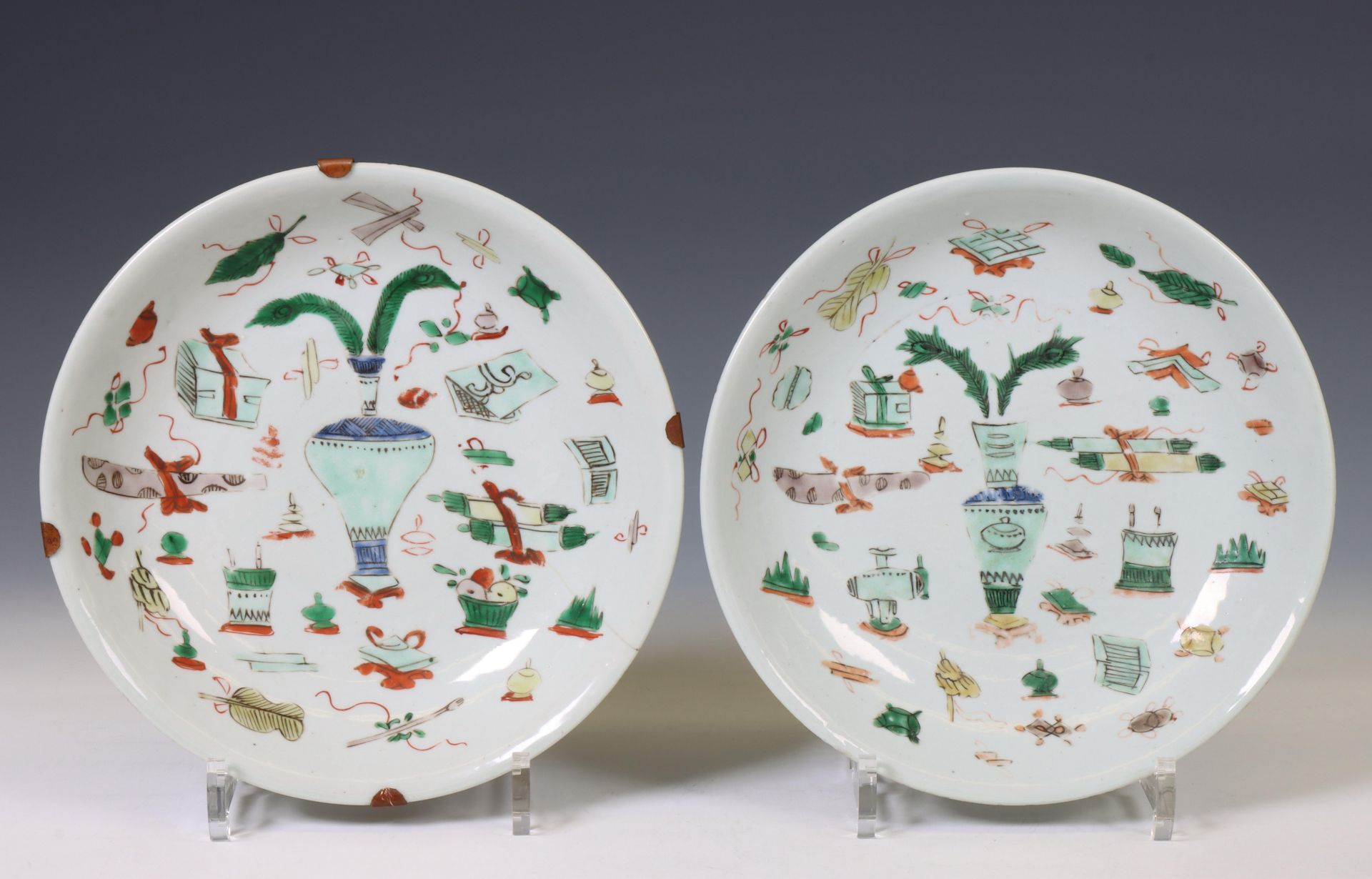 China, pair of famille verte porcelain plates, Kangxi period (1662-1722),