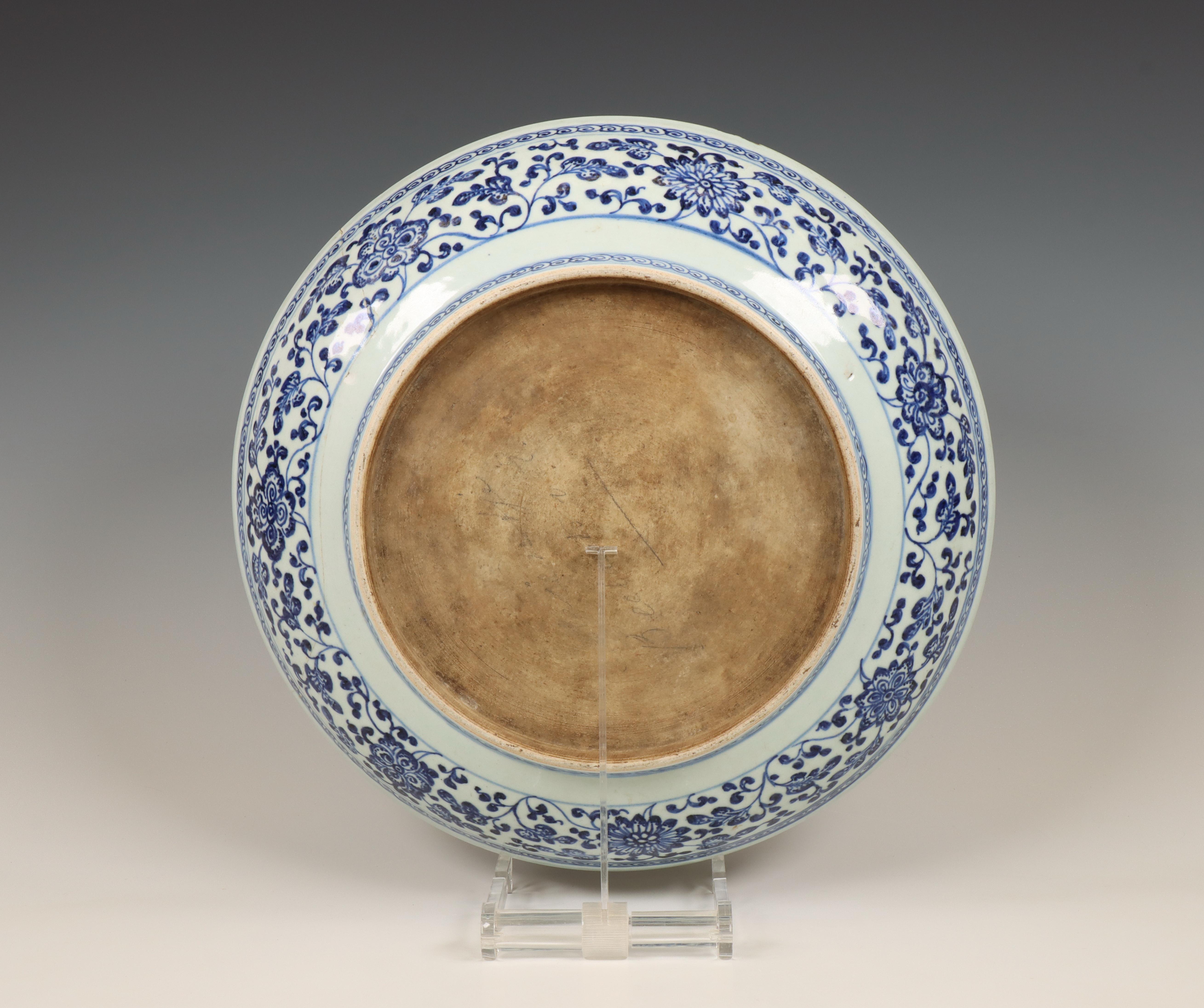 China, blue and white porcelain 'lotus' dish, late Qing dynasty (1644-1912), - Image 3 of 3