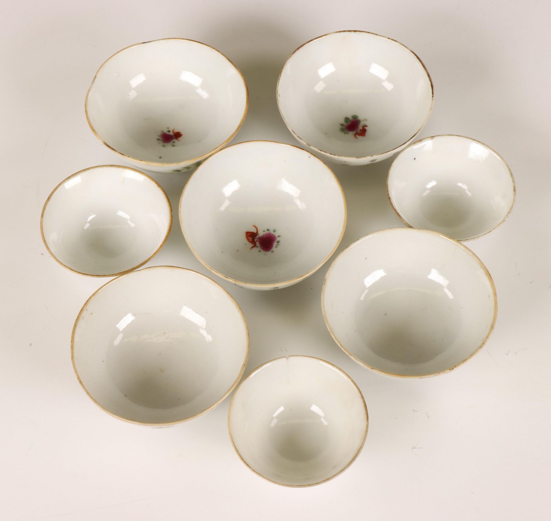 China, a collection of famille rose porcelain cups, 19th-20th century, - Bild 2 aus 4