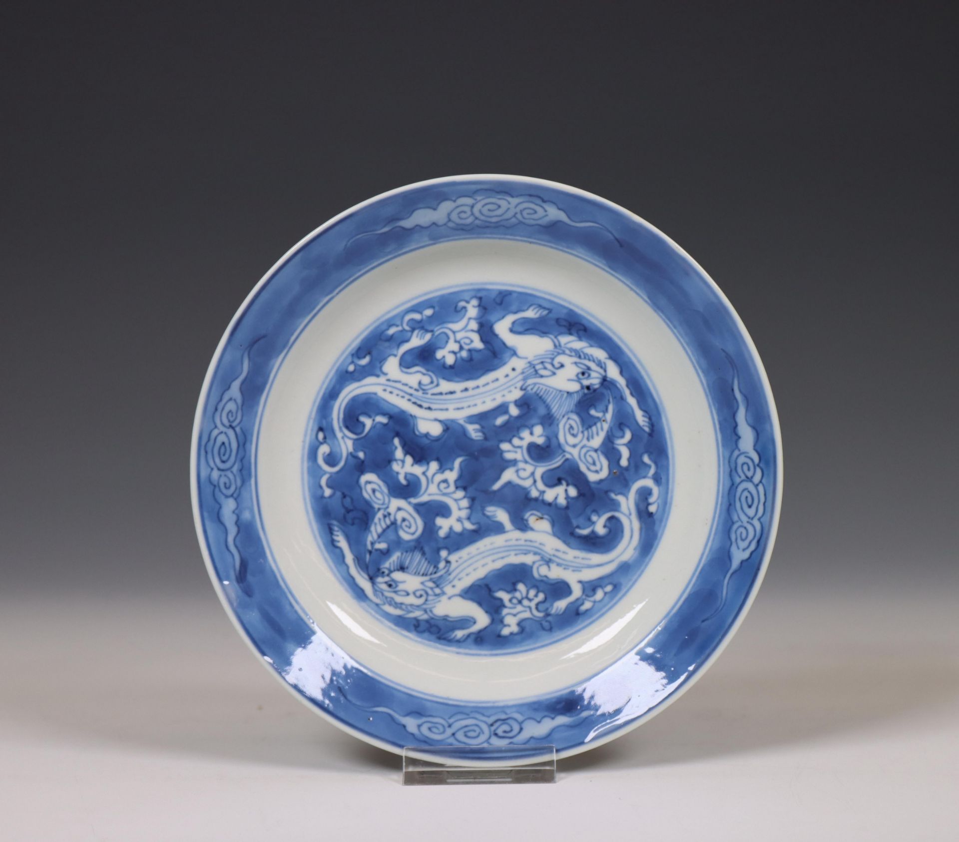 China, a blue and white porcelain 'chilong' plate, Kangxi period (1662-1722),