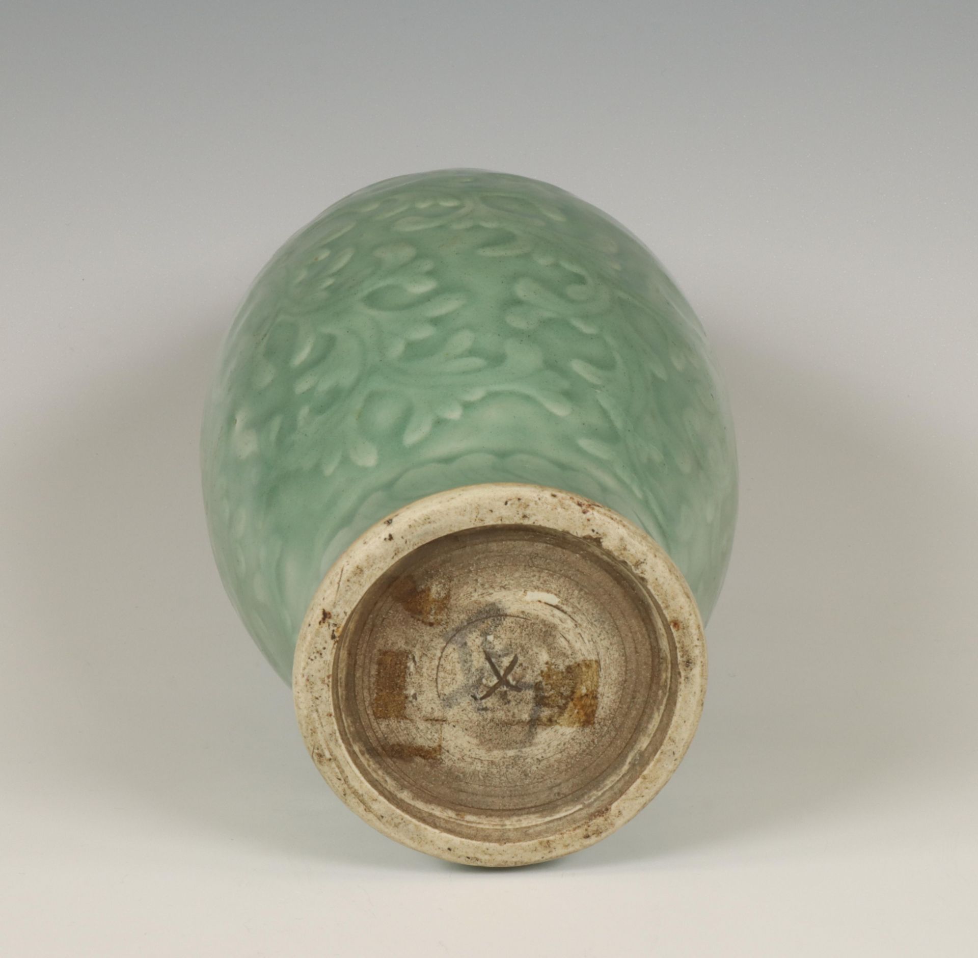 China, celadon-glazed vase, 20th century, - Image 4 of 5