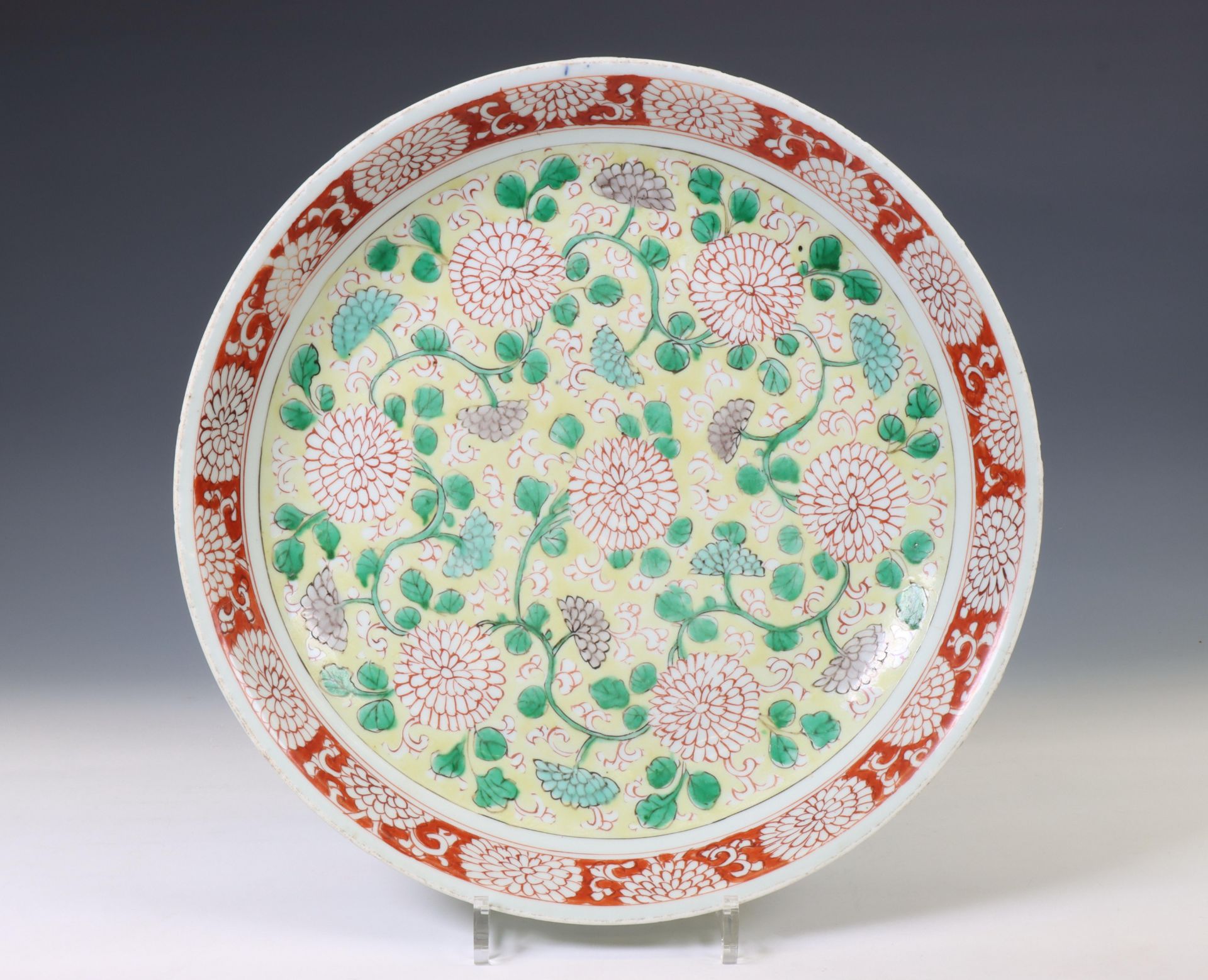 China, a famille verte porcelain dish, 19th century,