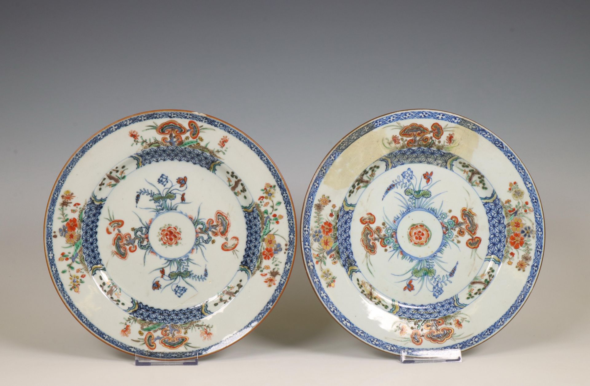 China, a pair of verte-Imari plates, 18th century,