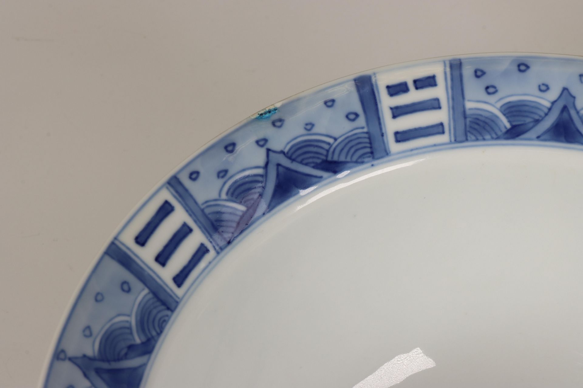 China, a blue and white porcelain bowl, Kangxi period (1662-1722), - Bild 2 aus 8