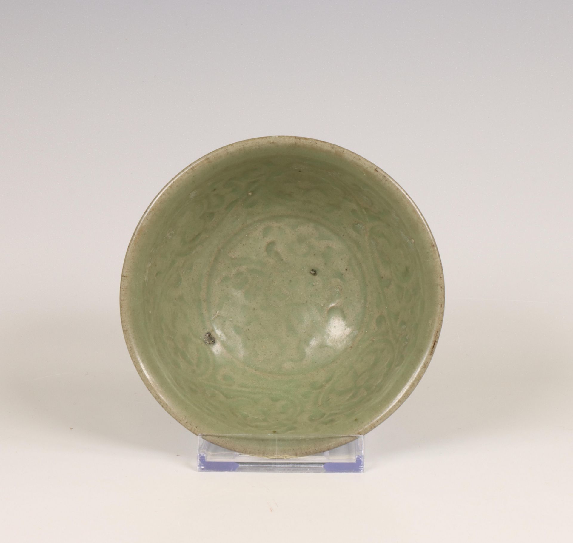 China, celadon-glazed bowl, Ming dynasty (1368-1644), - Image 6 of 6