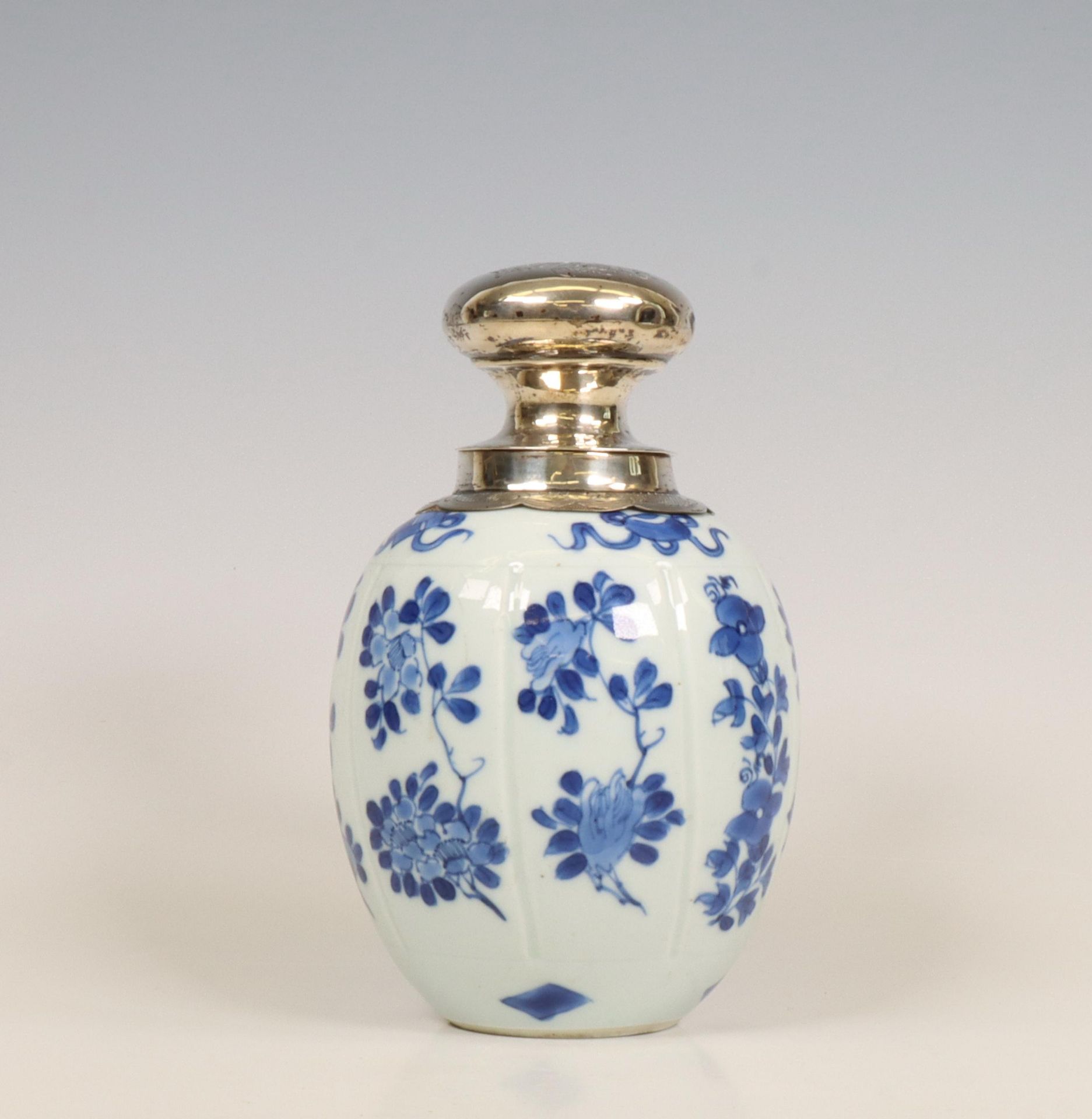 China, a silver-mounted blue and white porcelain tea-caddy, Kangxi (1662-1722), the silver later, - Image 2 of 6