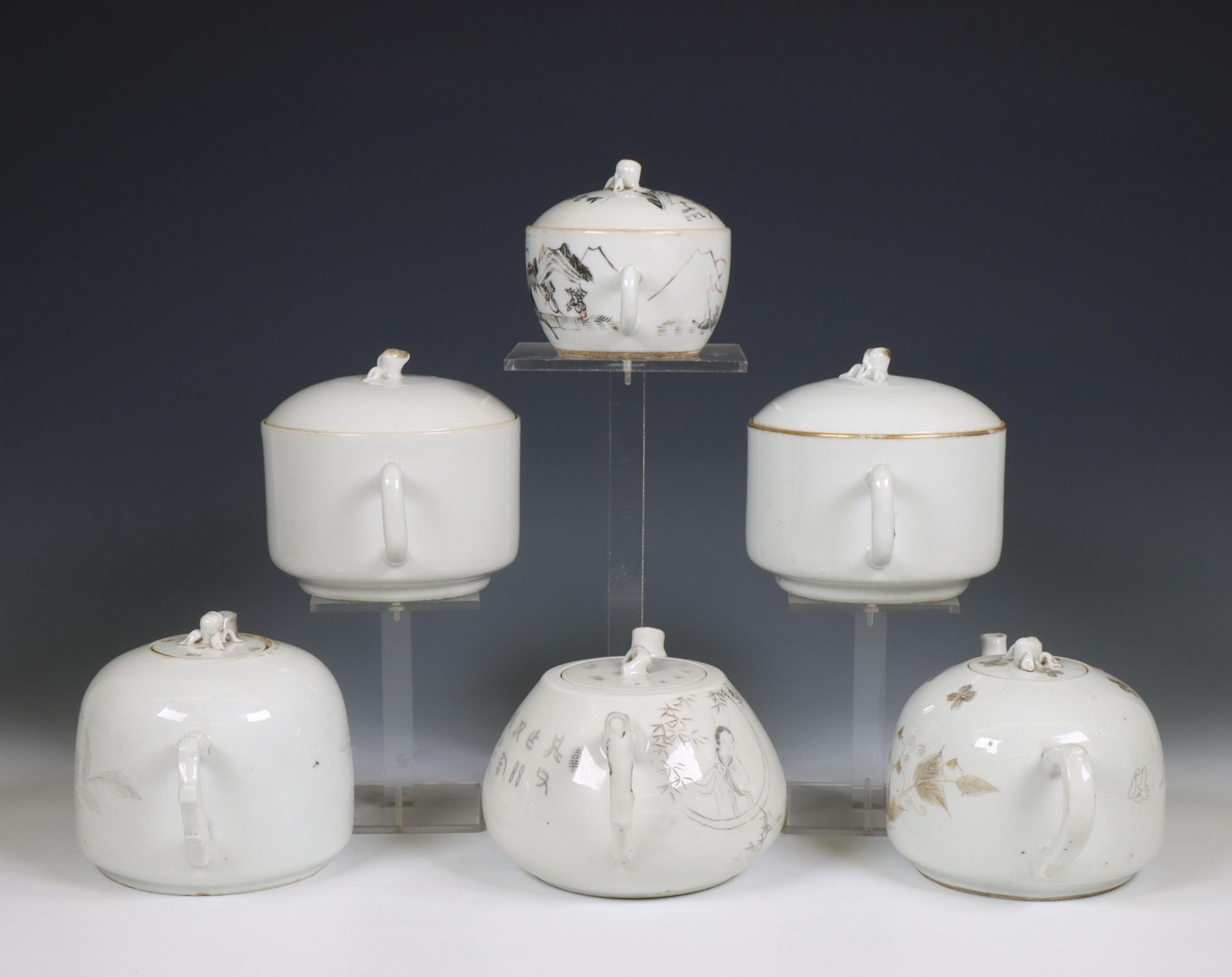 China, six various white-glazed and grisaille-decorated teapots and covers, 20th century, - Bild 5 aus 5