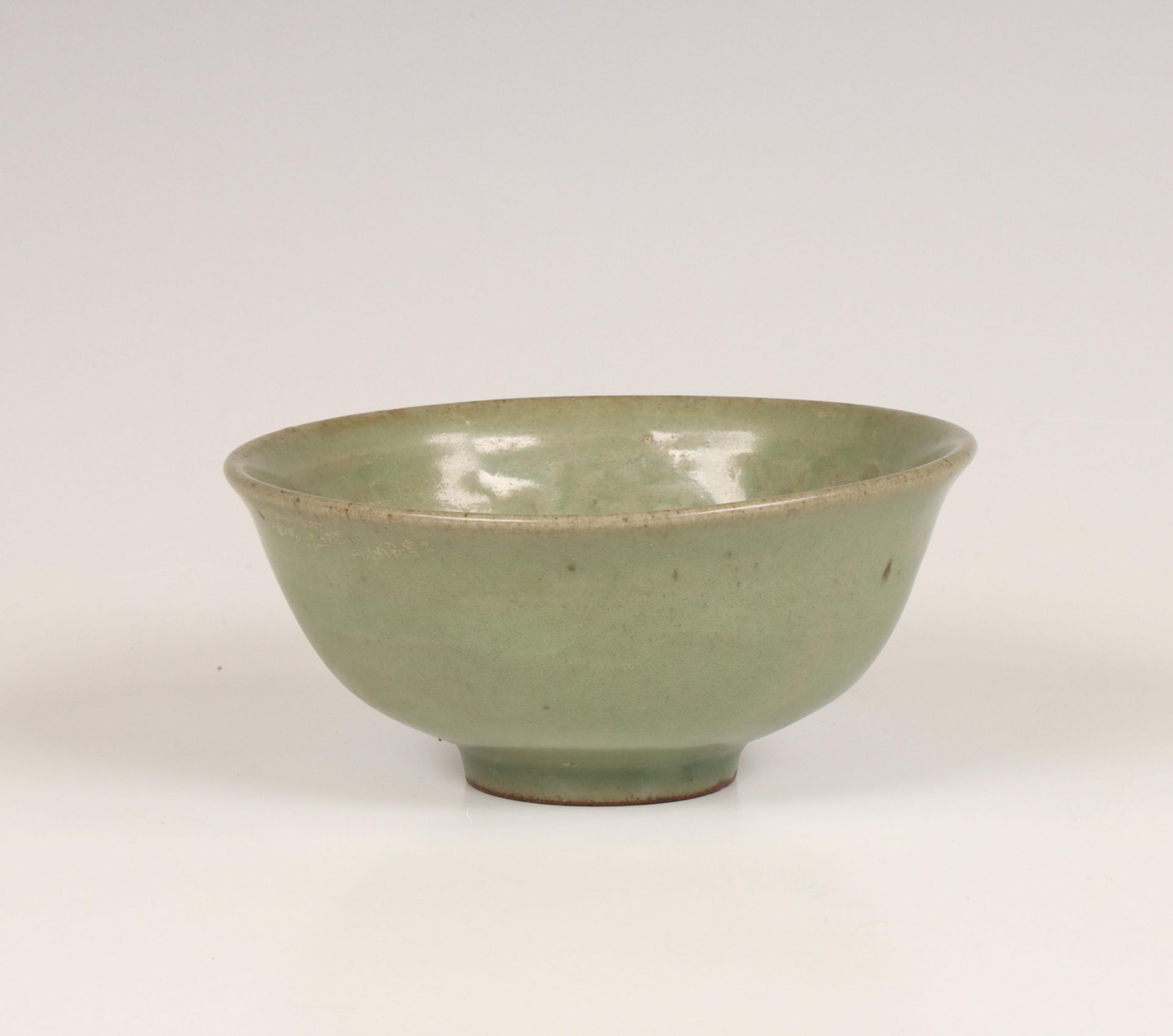 China, celadon-glazed bowl, Ming dynasty (1368-1644), - Image 3 of 6