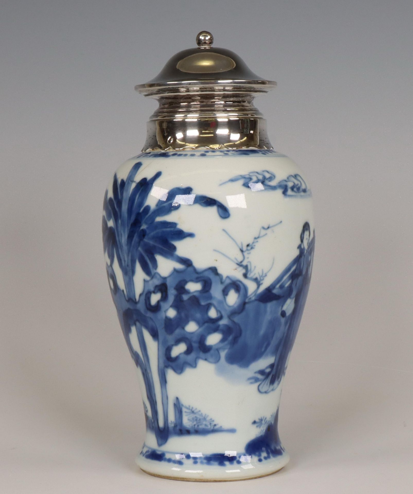 China, a silver-mounted blue and white porcelain vase, Kangxi period (1662-1722), the silver Van Kem - Bild 4 aus 7