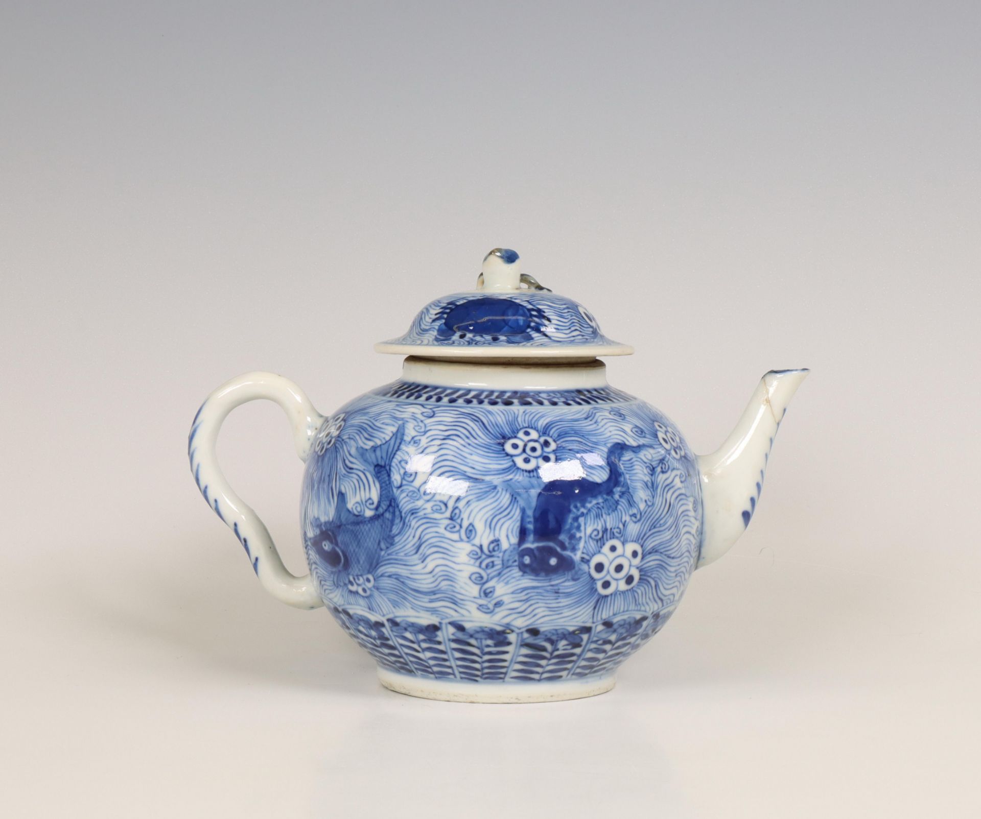 China, a blue and white porcelain teapot and cover, ca. 1900, - Image 3 of 3