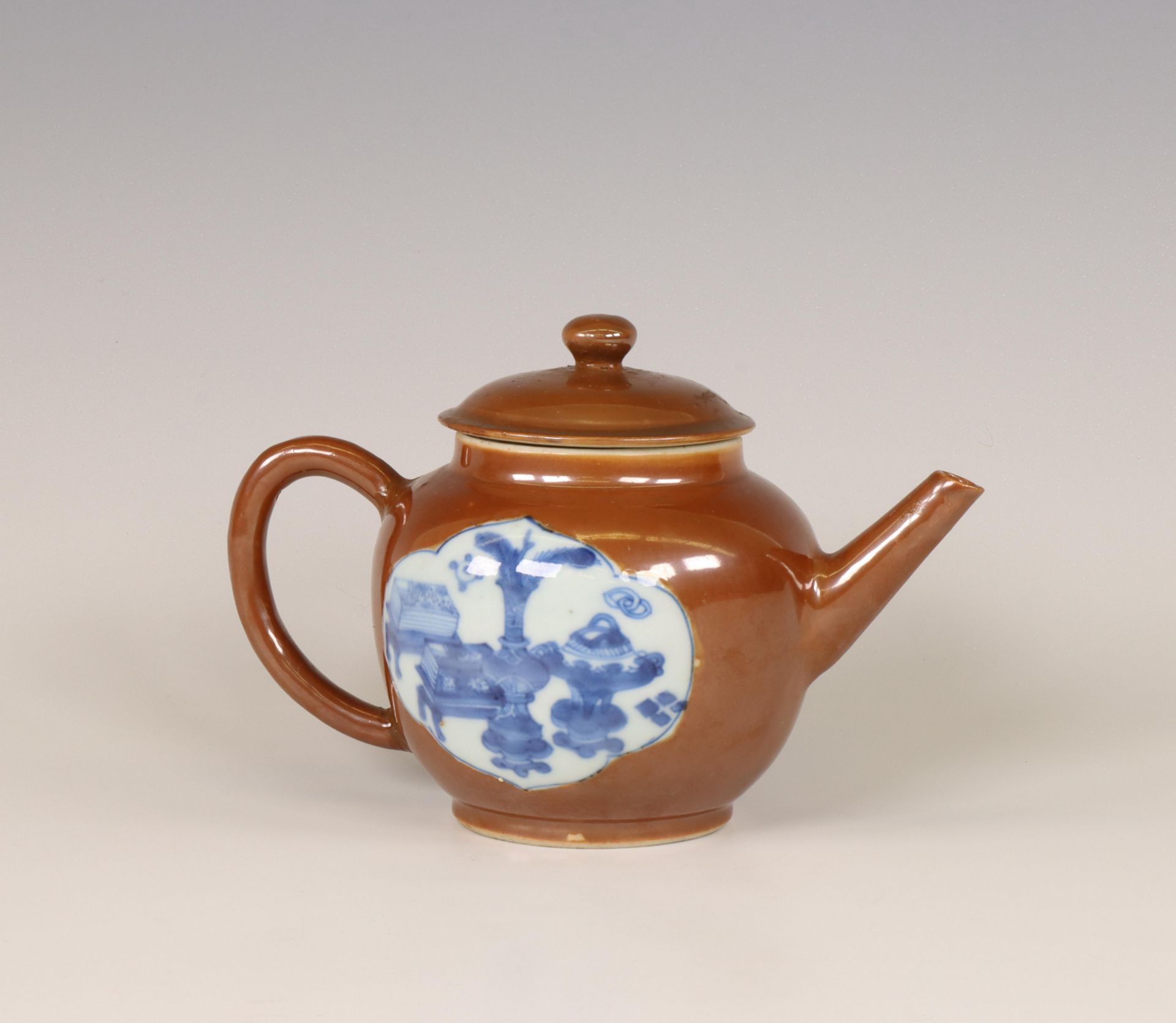 China, café-au-lait-glazed teapot and cover, 18th century, - Image 2 of 6