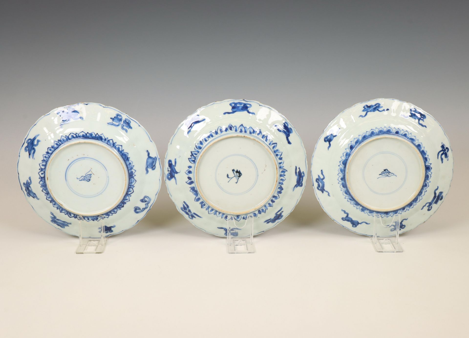 China, set of six blue and white porcelain plates, 18th century, - Bild 2 aus 5