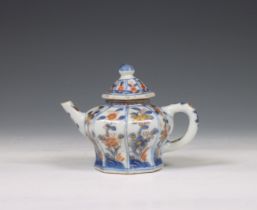 China, a small octagonal Imari porcelain teapot, Kangxi period (1662-1722),