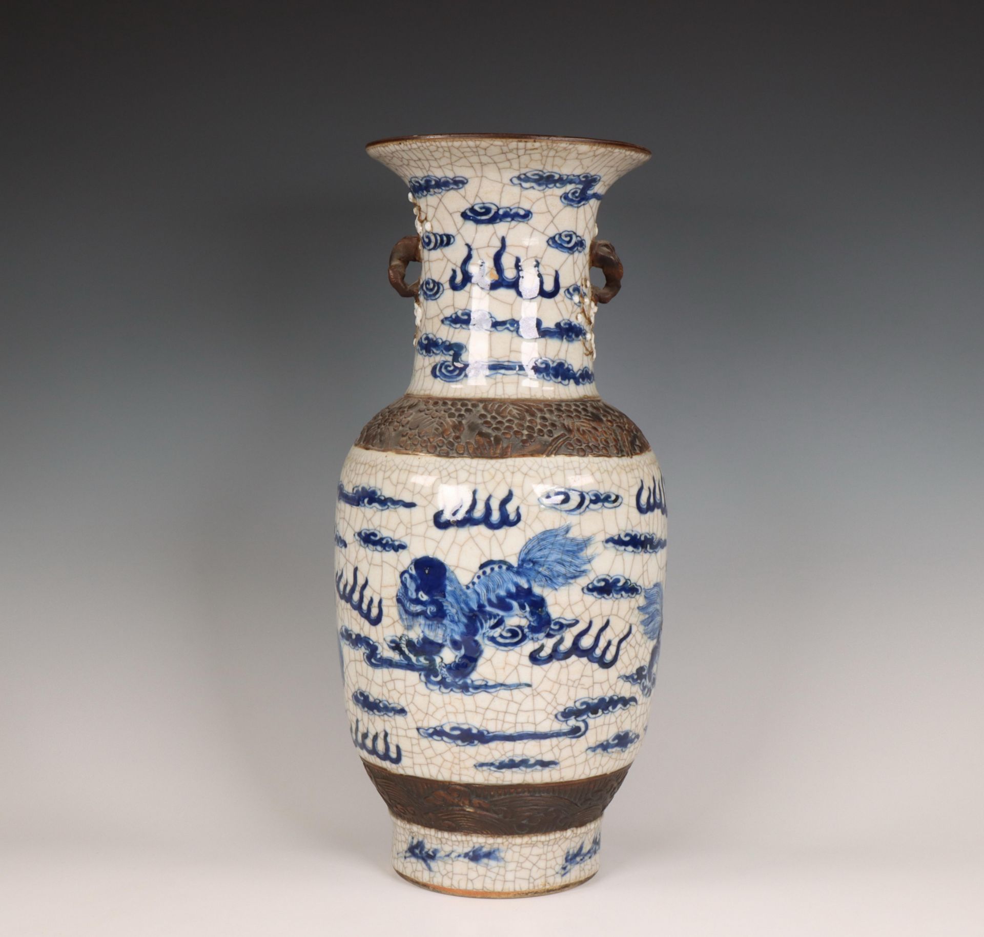 China, a blue and white porcelain baluster vase, ca. 1900, - Bild 2 aus 6