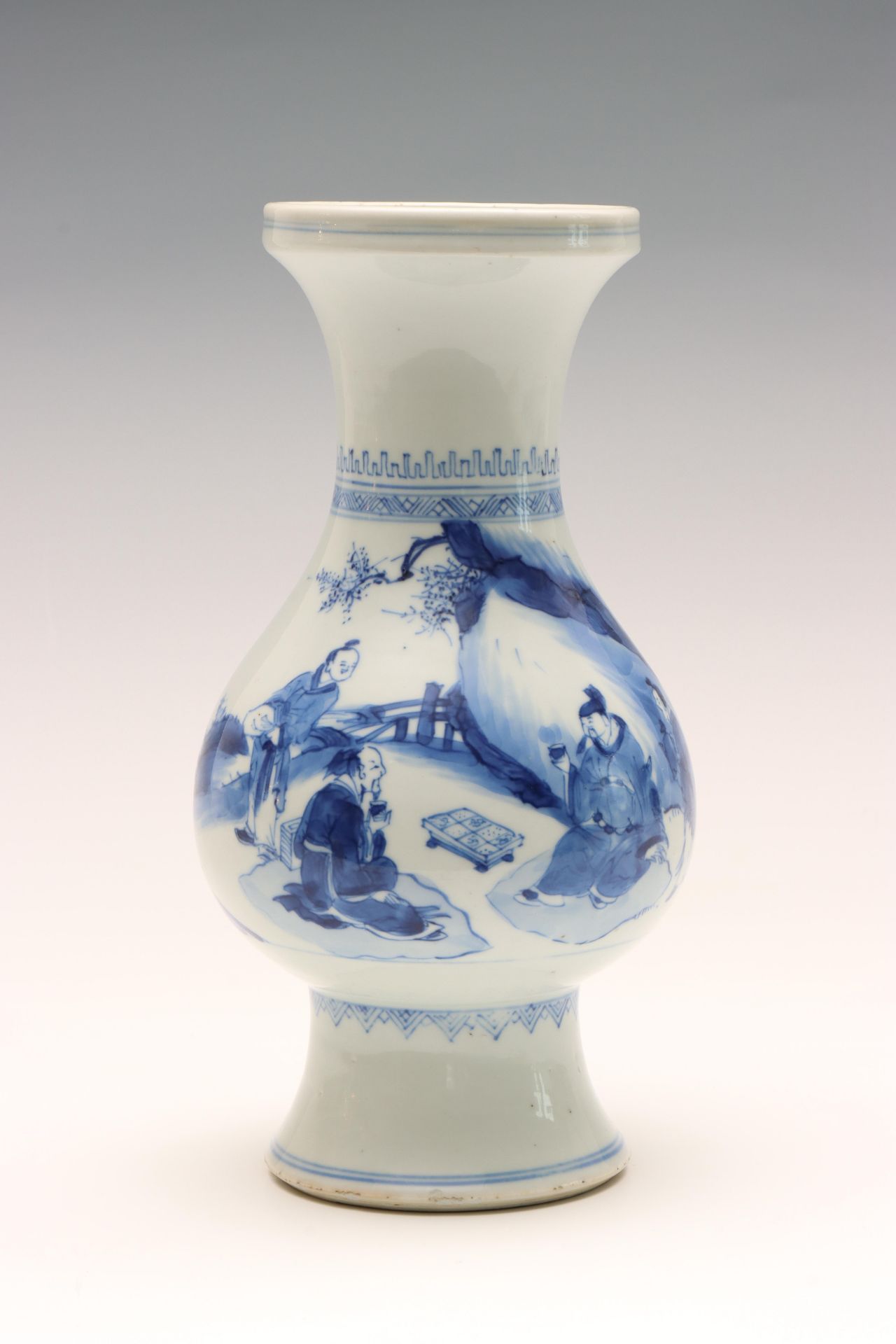 China, blue and white Transitional porcelain 'scholars' vase, mid-17th century,