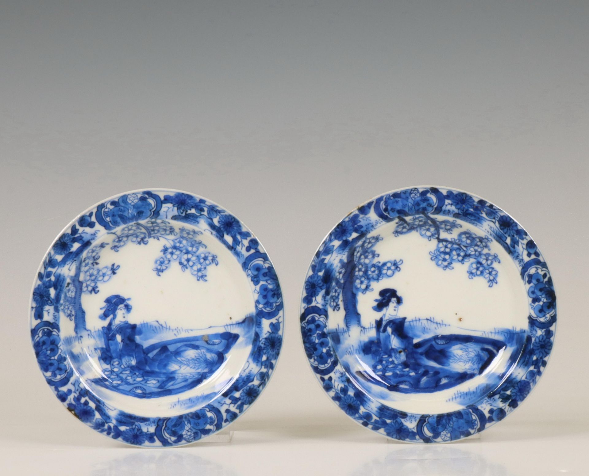 China, a pair of blue and white porcelain saucers, 17th-18th century,