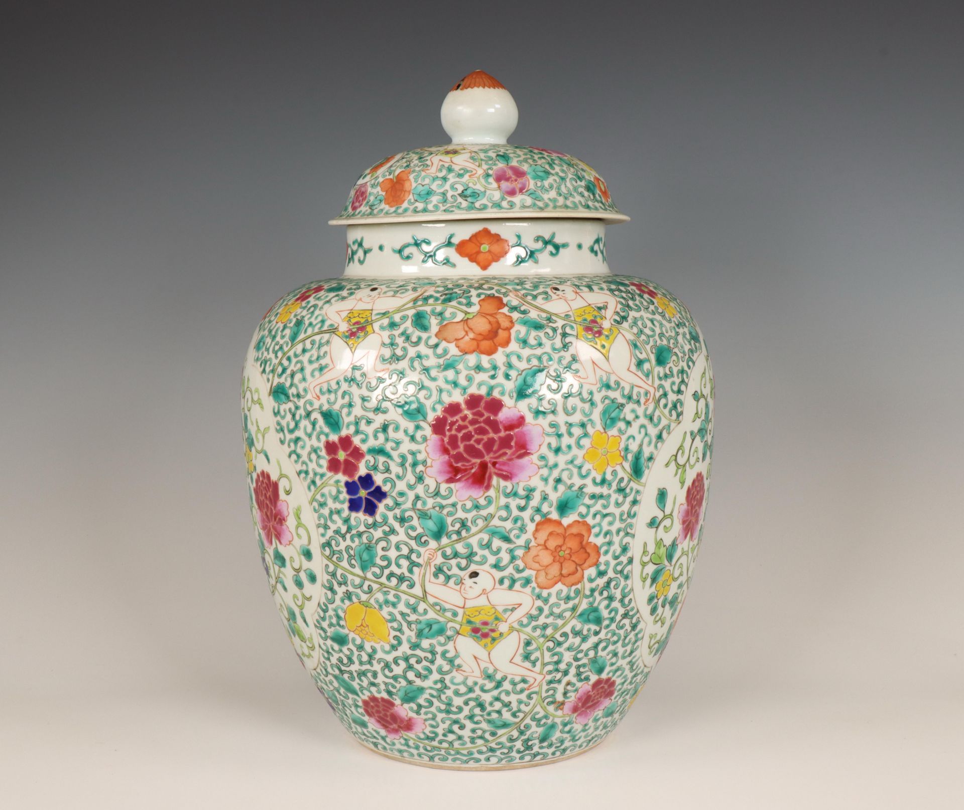 China, a famille rose porcelain jar and cover, modern, - Bild 2 aus 2