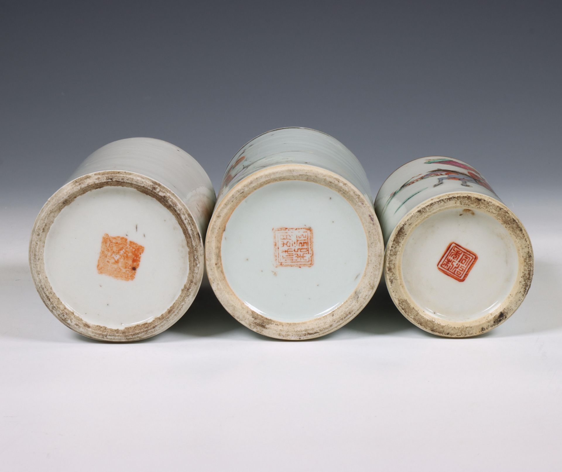China, three famille rose porcelain brush pots, 19th/ 20th century, - Image 3 of 4