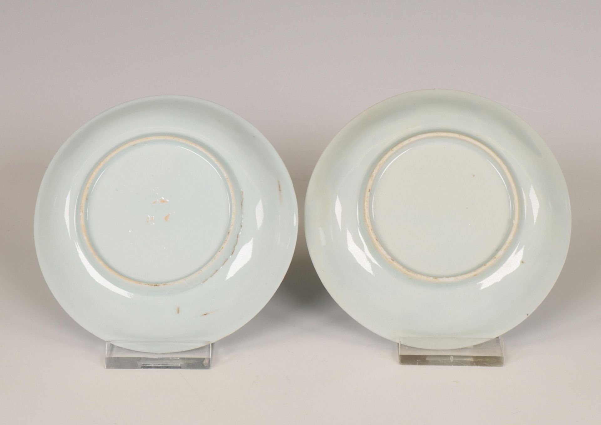 China, a pair of blue and white porcelain saucer dishes, Kangxi period (1662-1722), - Image 2 of 2