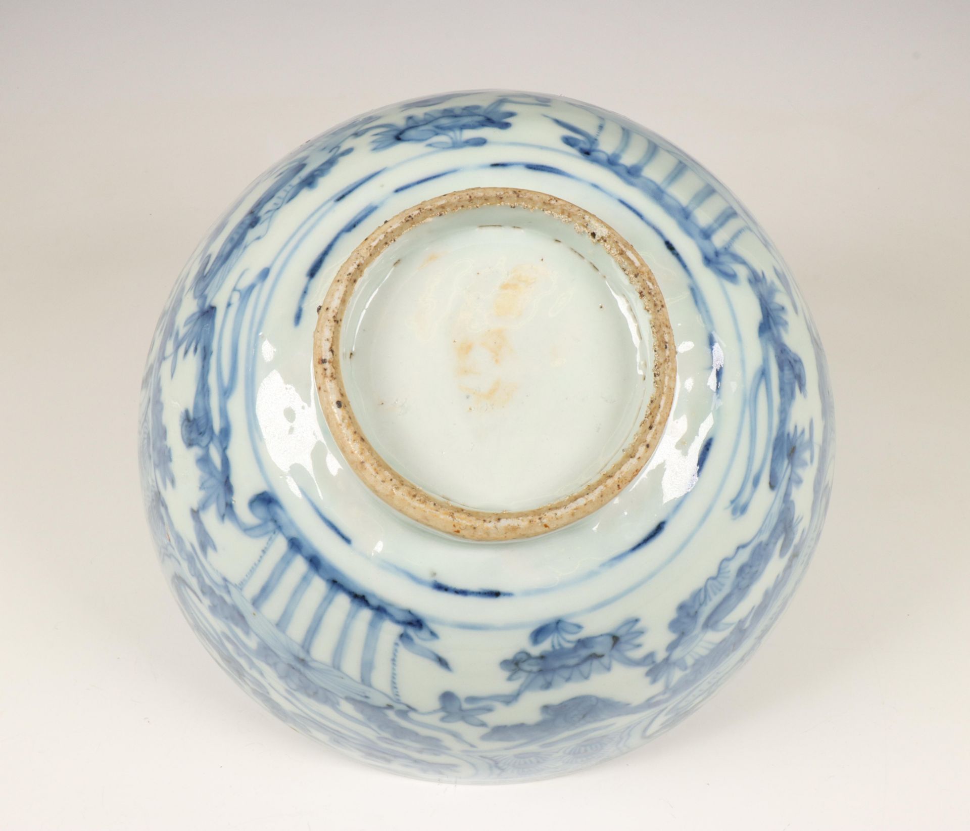 China, a blue and white porcelain bowl, late Ming dynasty (1368-1644), - Bild 6 aus 11