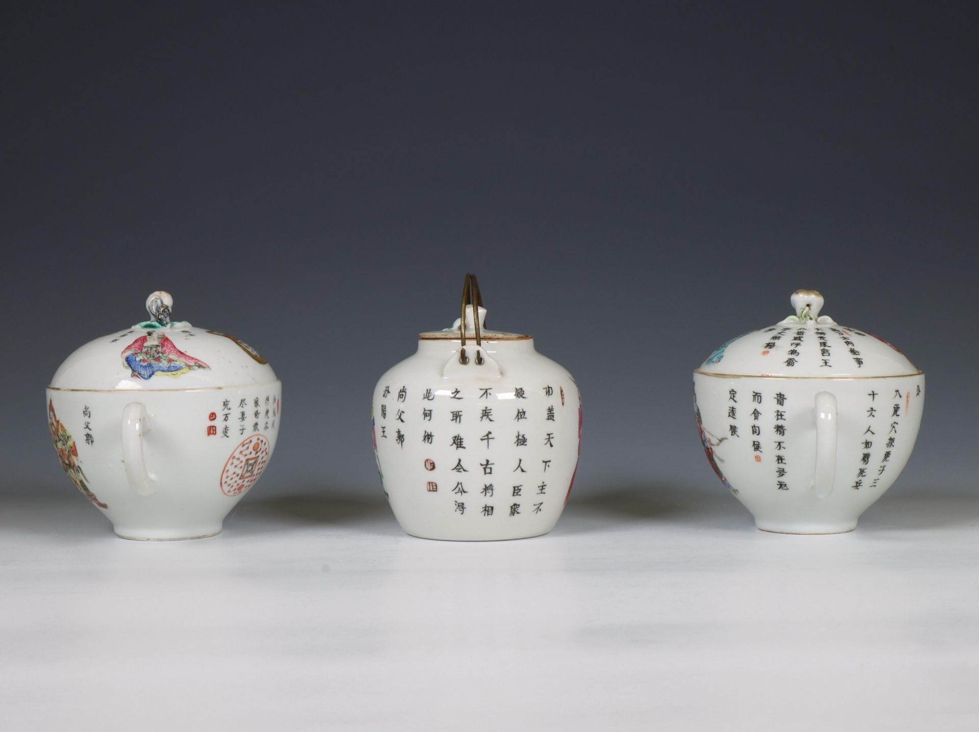 China, three famille rose porcelain 'Wu Shuang Pu' teapots and covers, 19th century, - Bild 6 aus 6