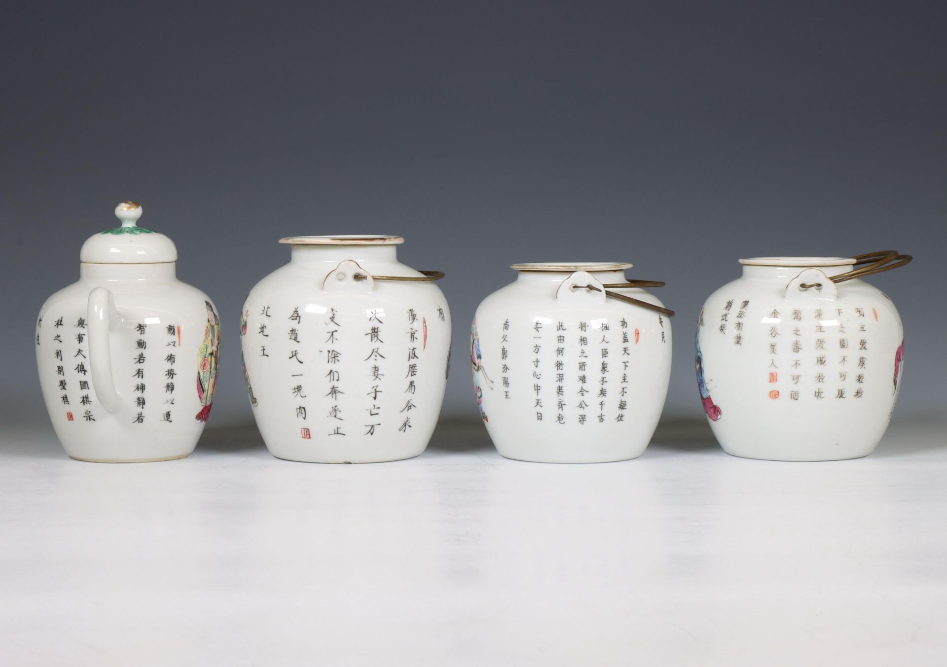 China, four famille rose porcelain 'Wu Shuang Pu' barrel-shaped teapots and covers, 19th century, - Bild 7 aus 7