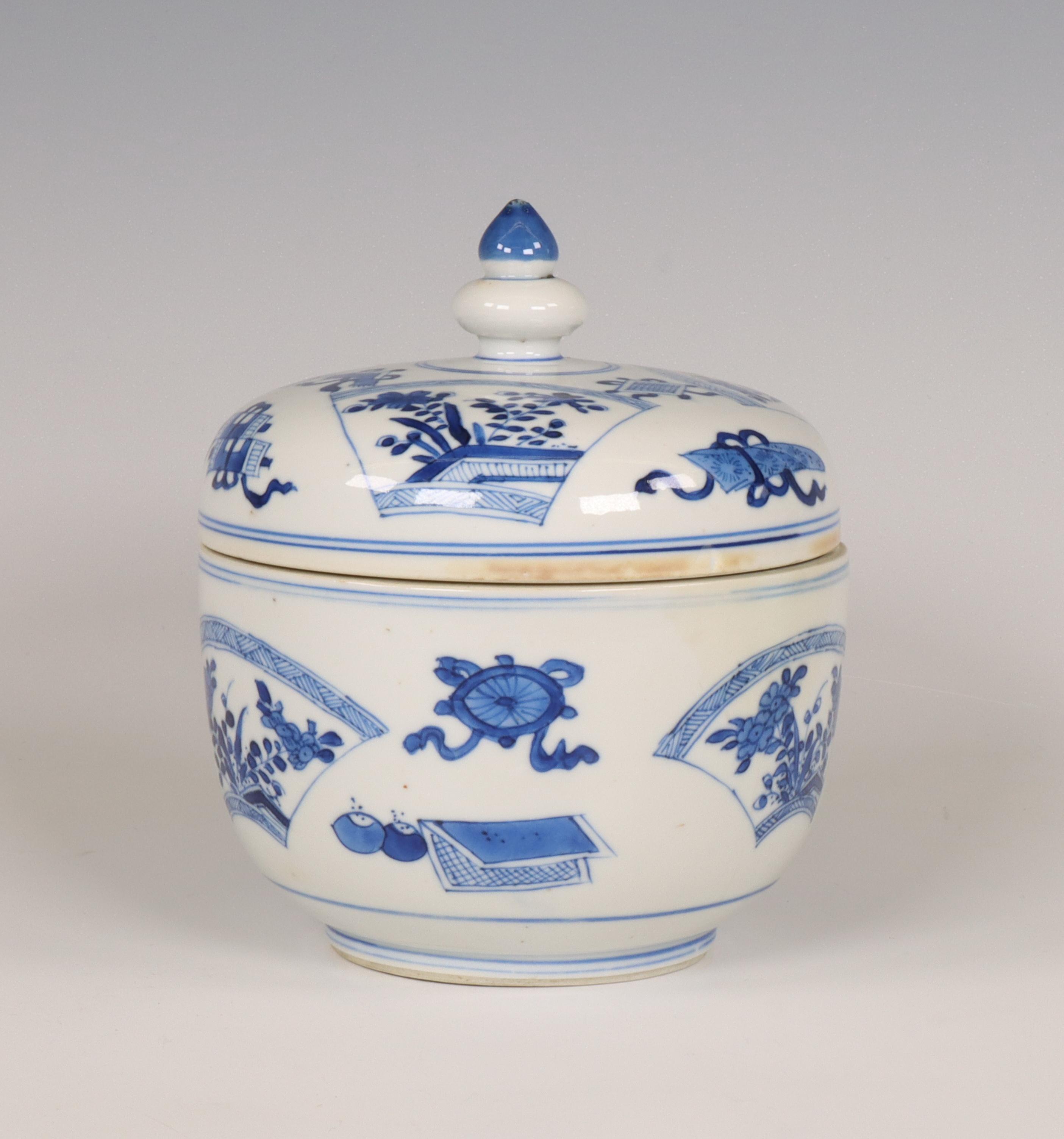 China, a blue and white porcelain box and cover, Kangxi period (1662-1722), - Image 7 of 7