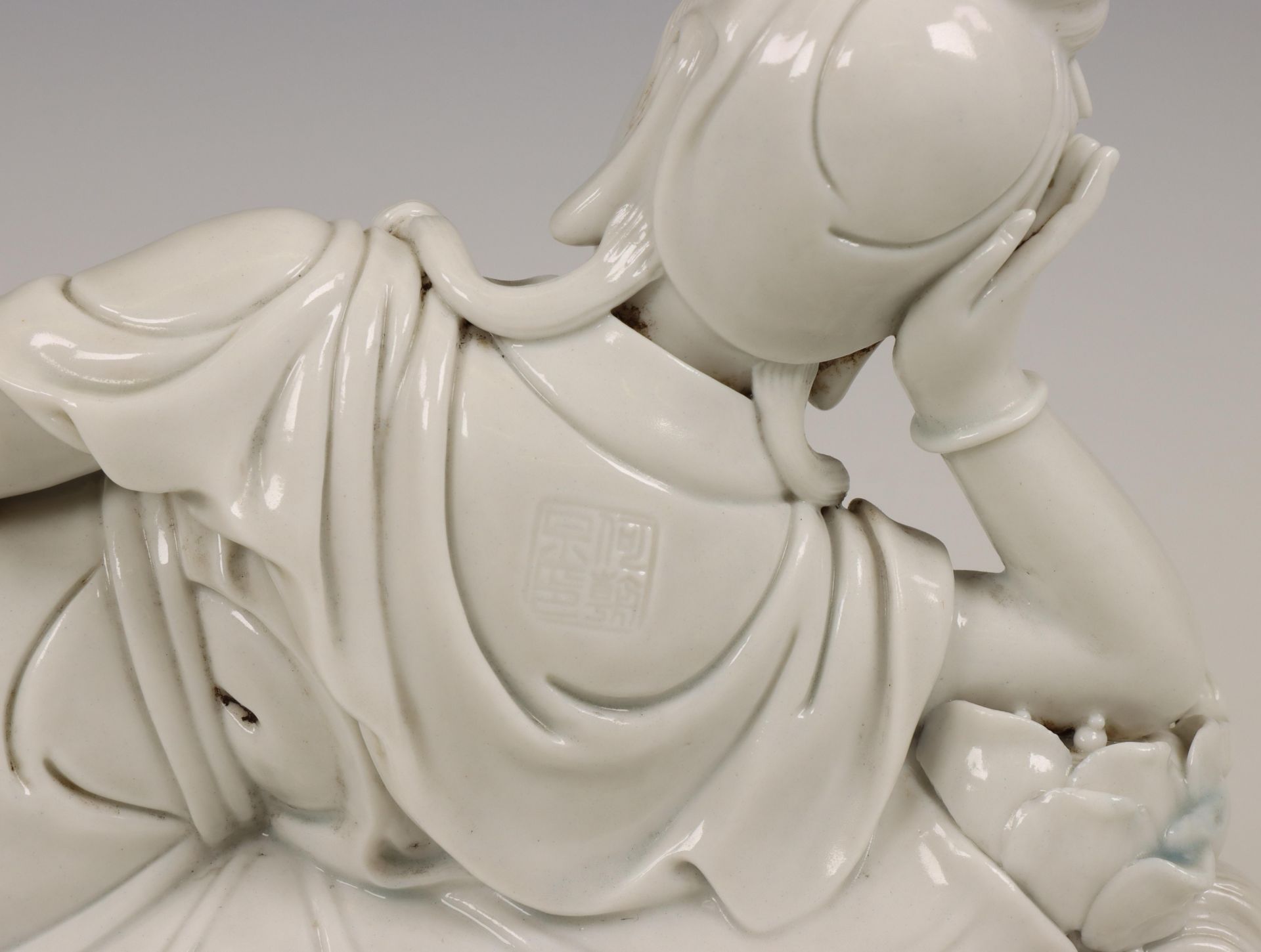 China, a Dehua porcelain reclining Guanyin, 20th century, - Image 6 of 7